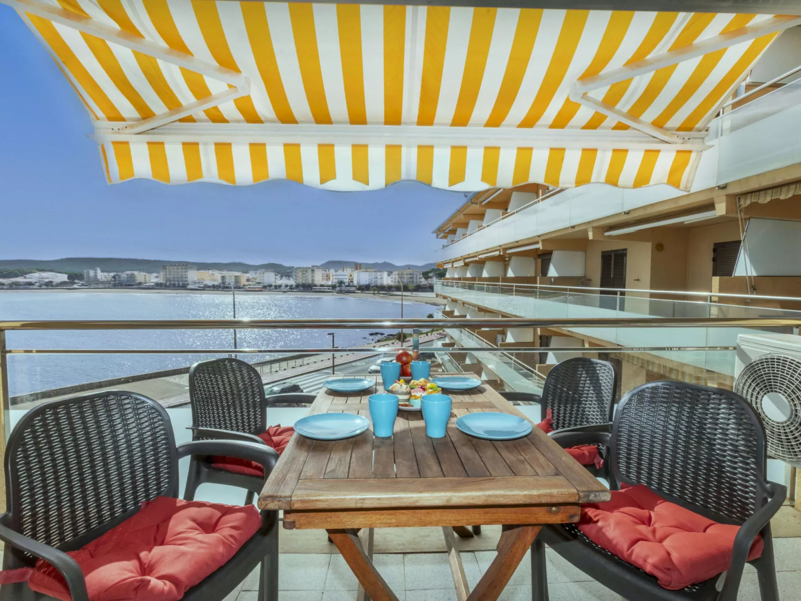 Palau del Mar - Outside