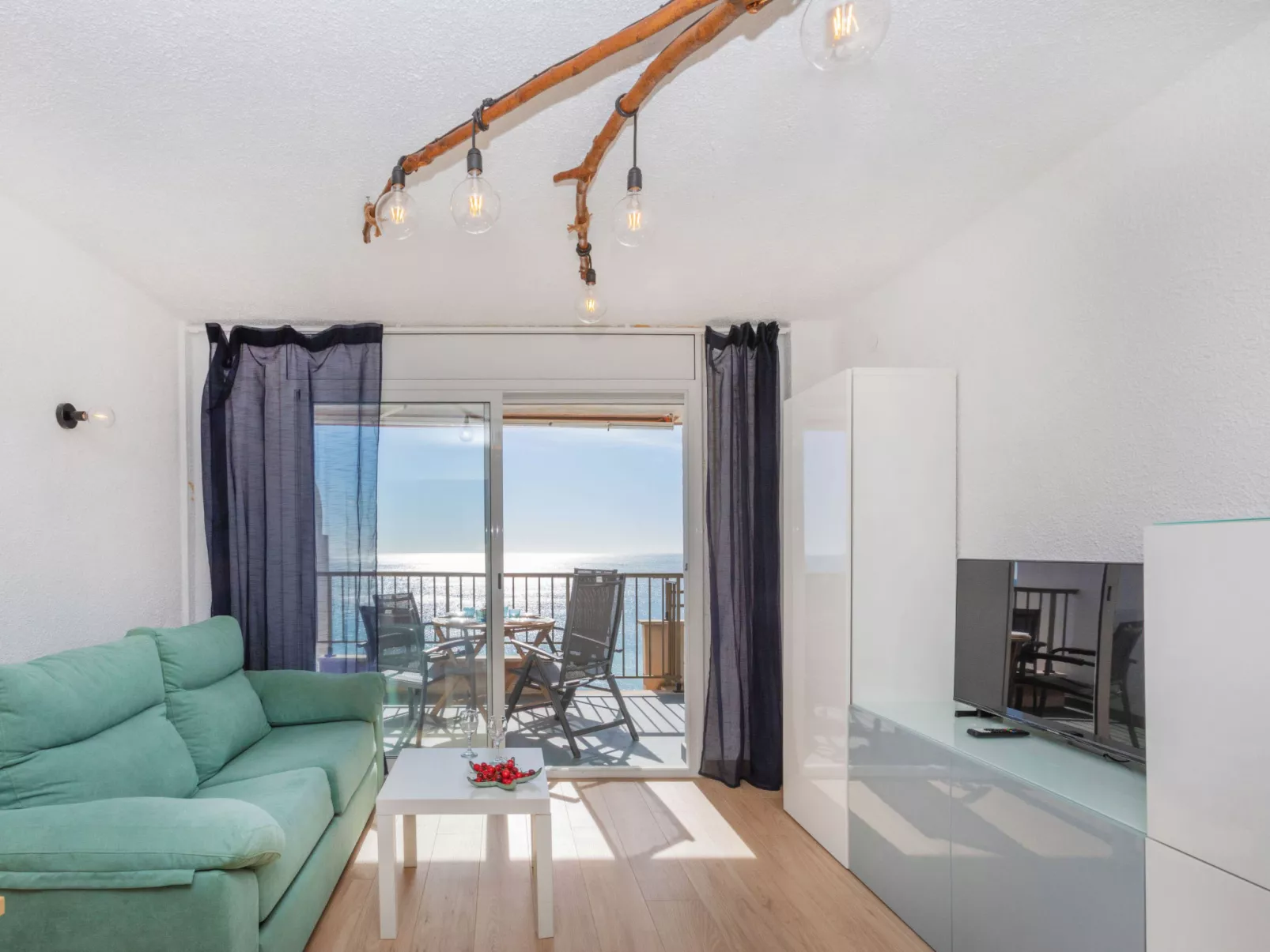 Miami Palace II - Inside