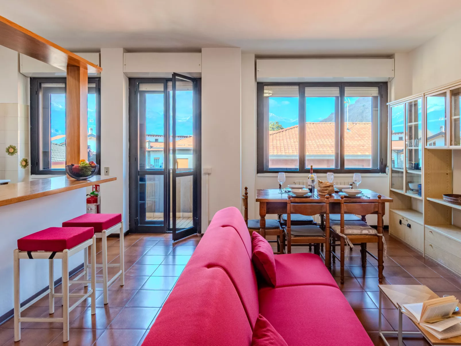 Como Lake Blu & Green - Inside