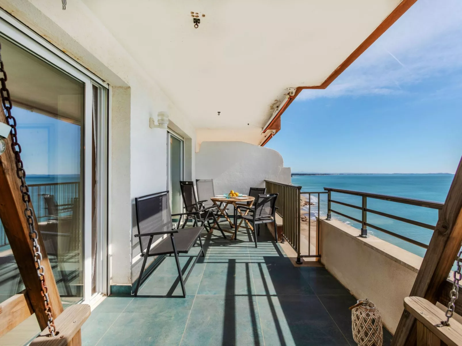 Miami Palace II - Outside