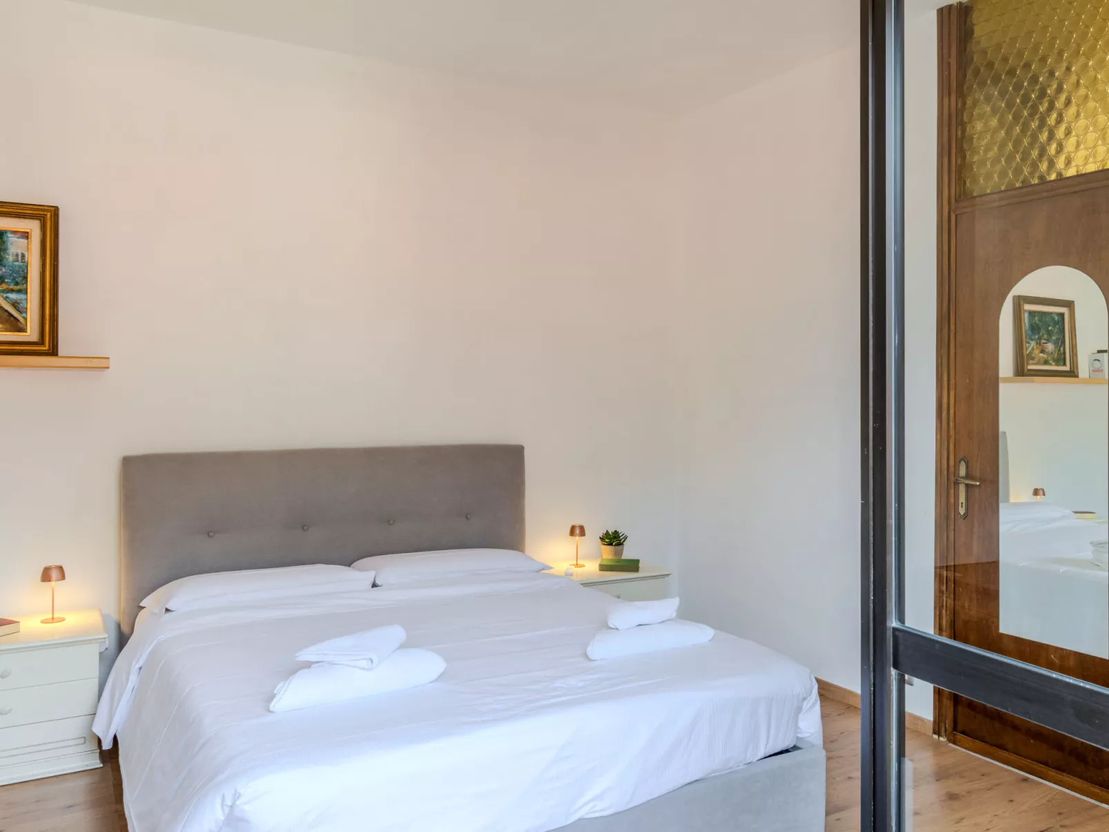 Como Lake Blu & Green - Inside