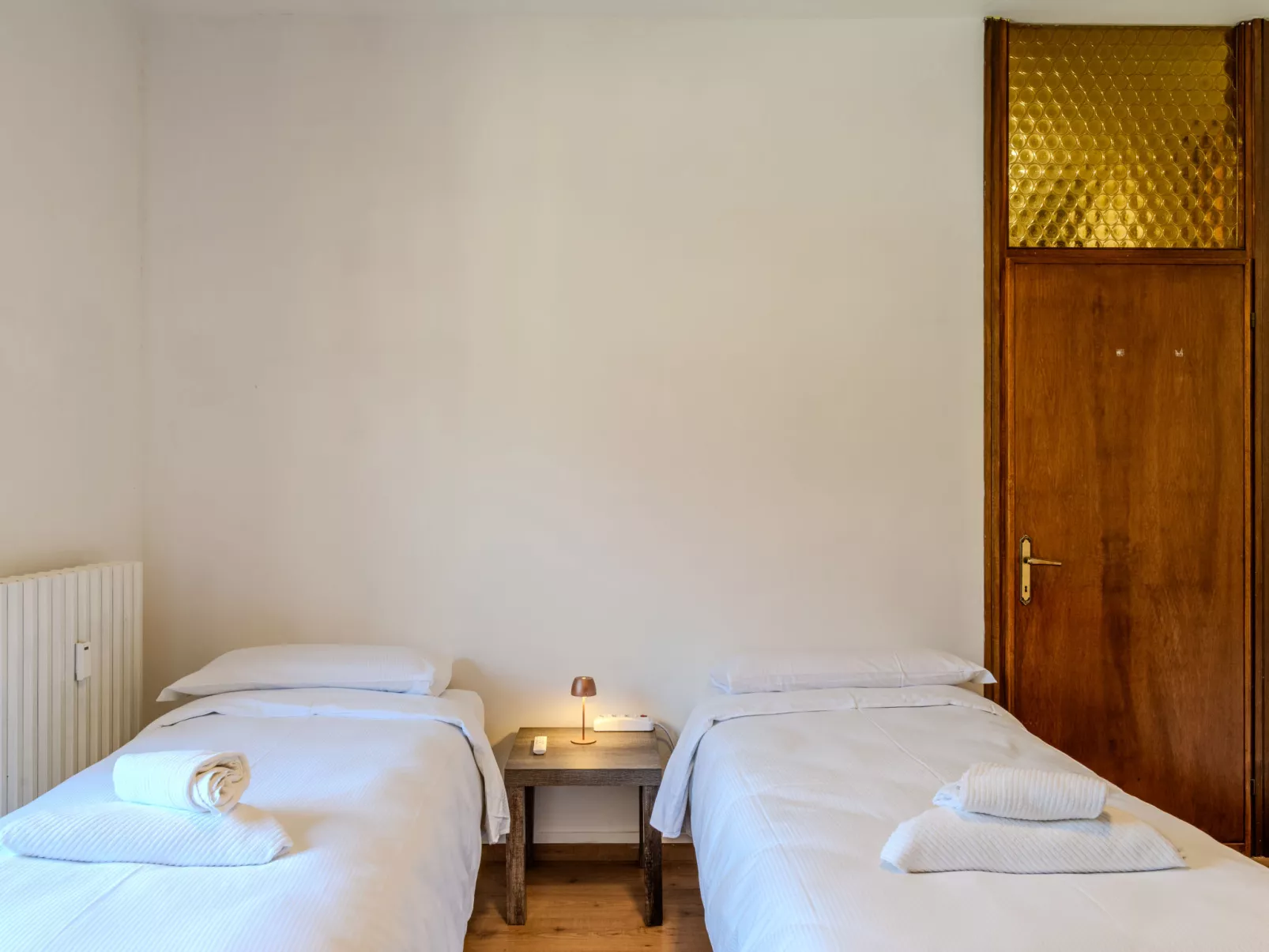 Como Lake Blu & Green - Inside