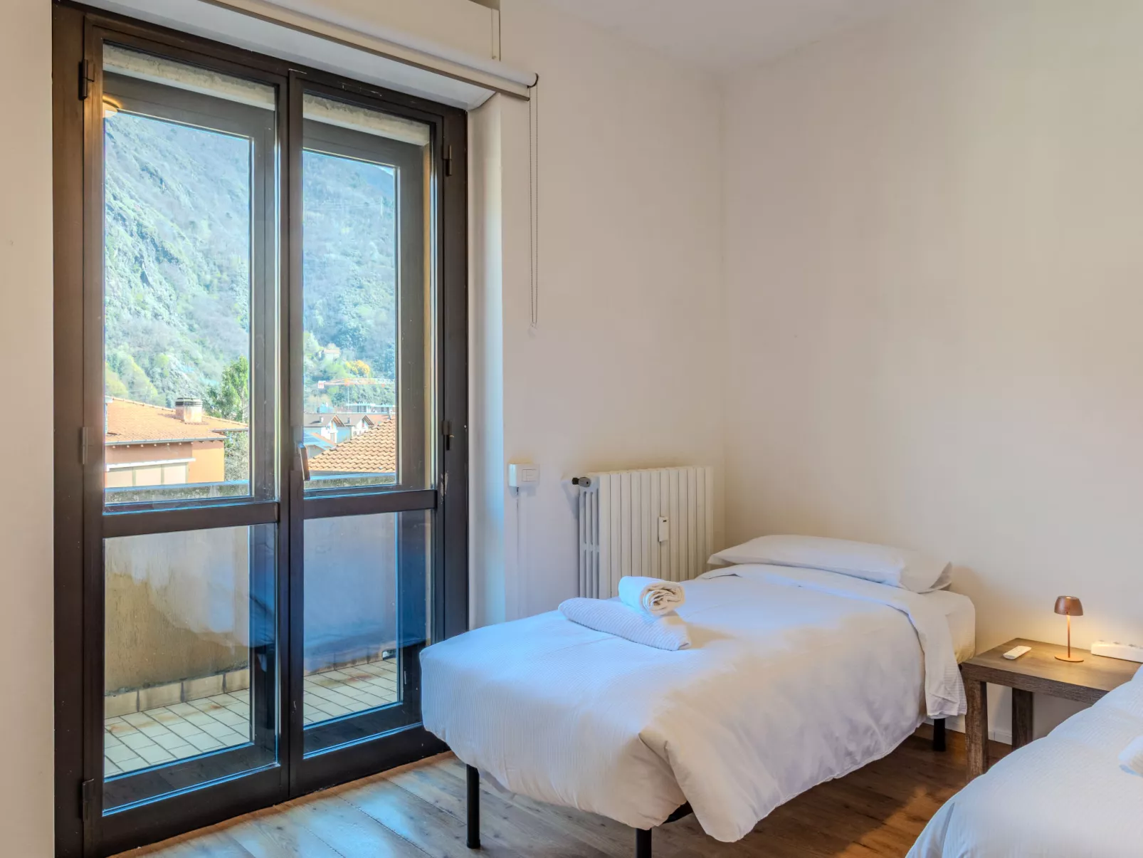 Como Lake Blu & Green - Inside