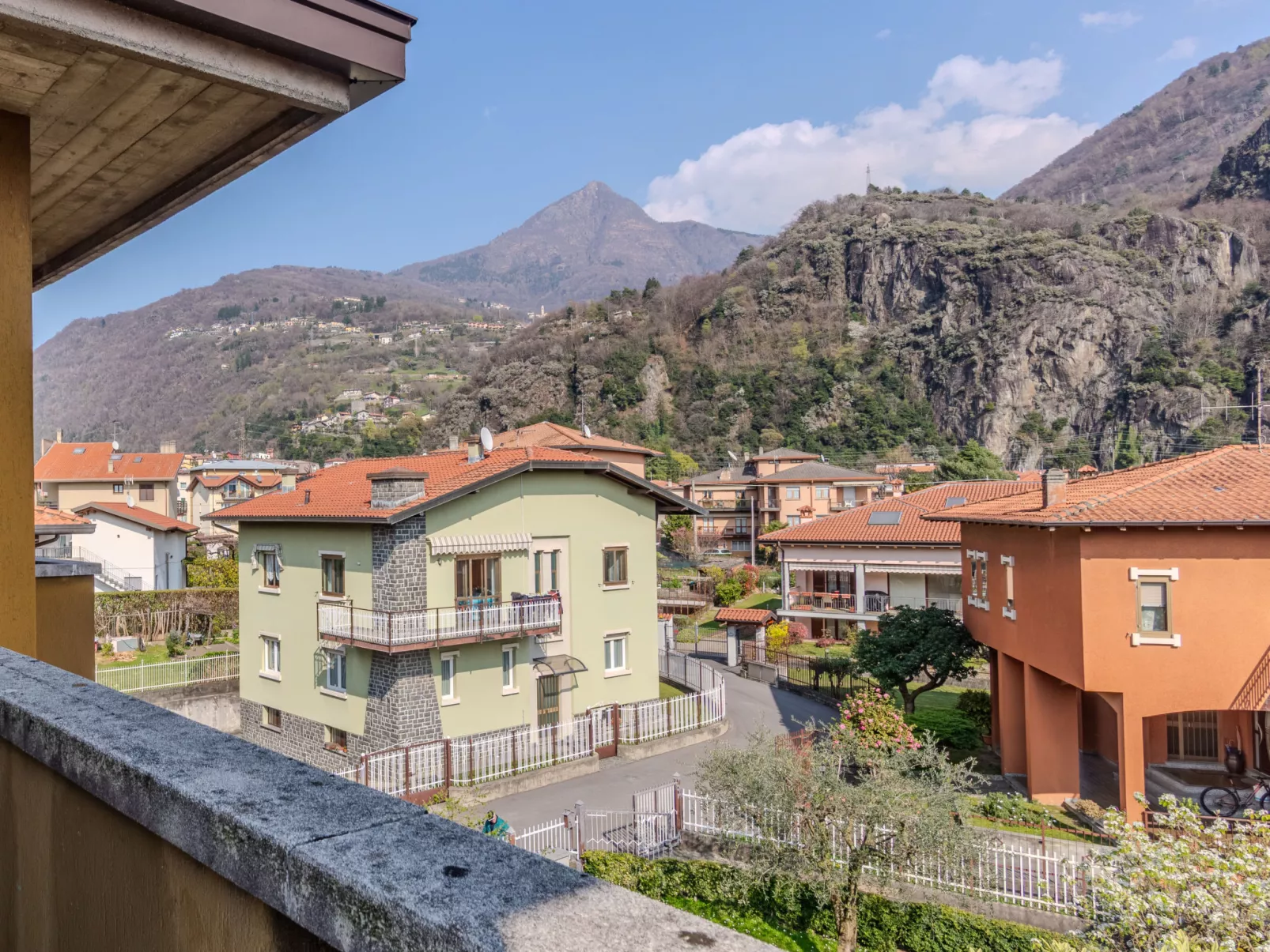 Como Lake Blu & Green - Outside