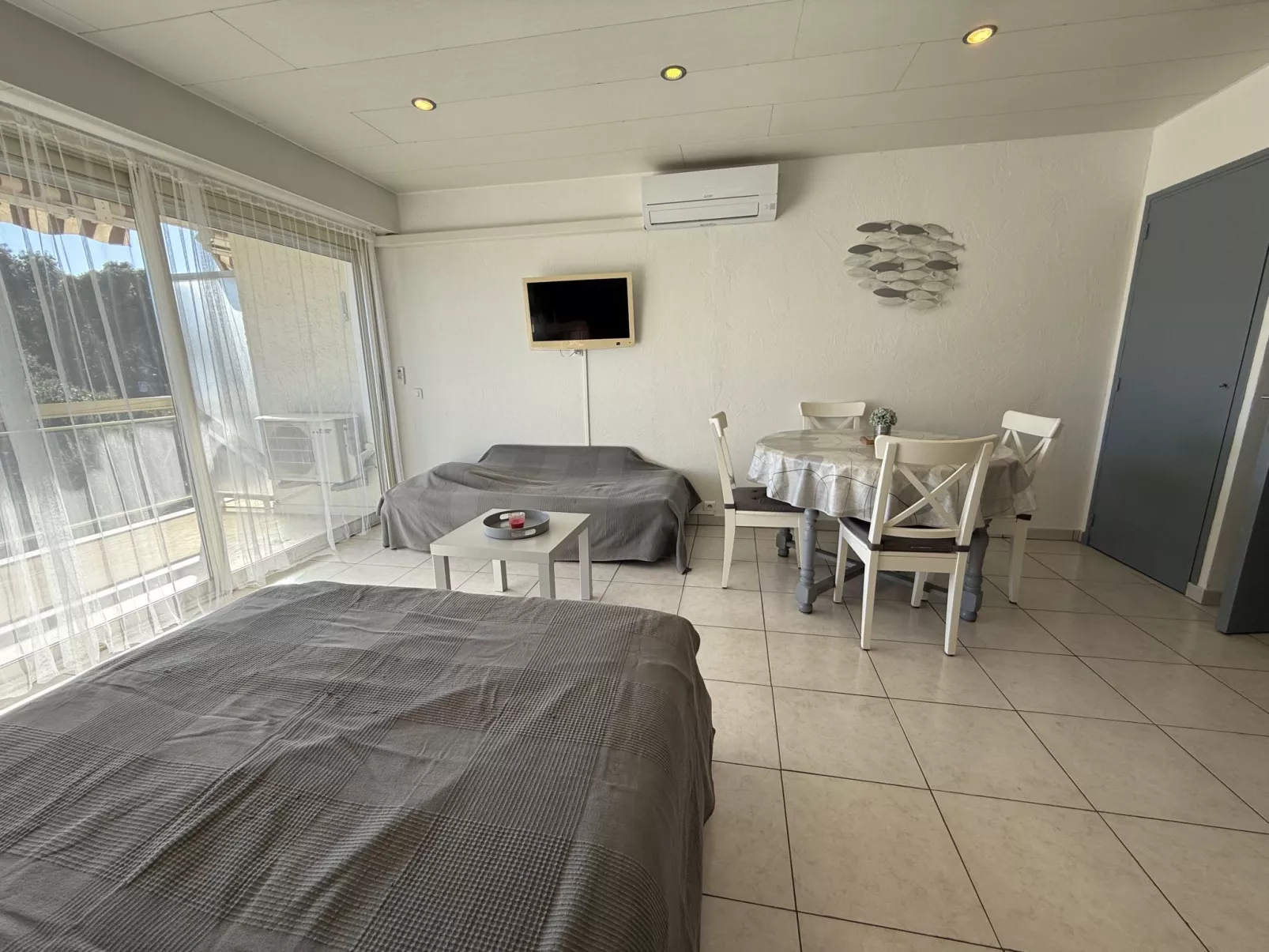 De la Plage - Inside