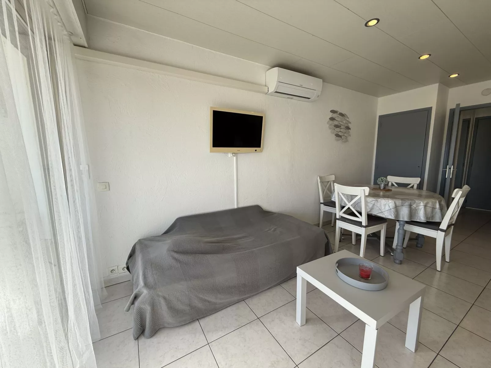 De la Plage - Inside