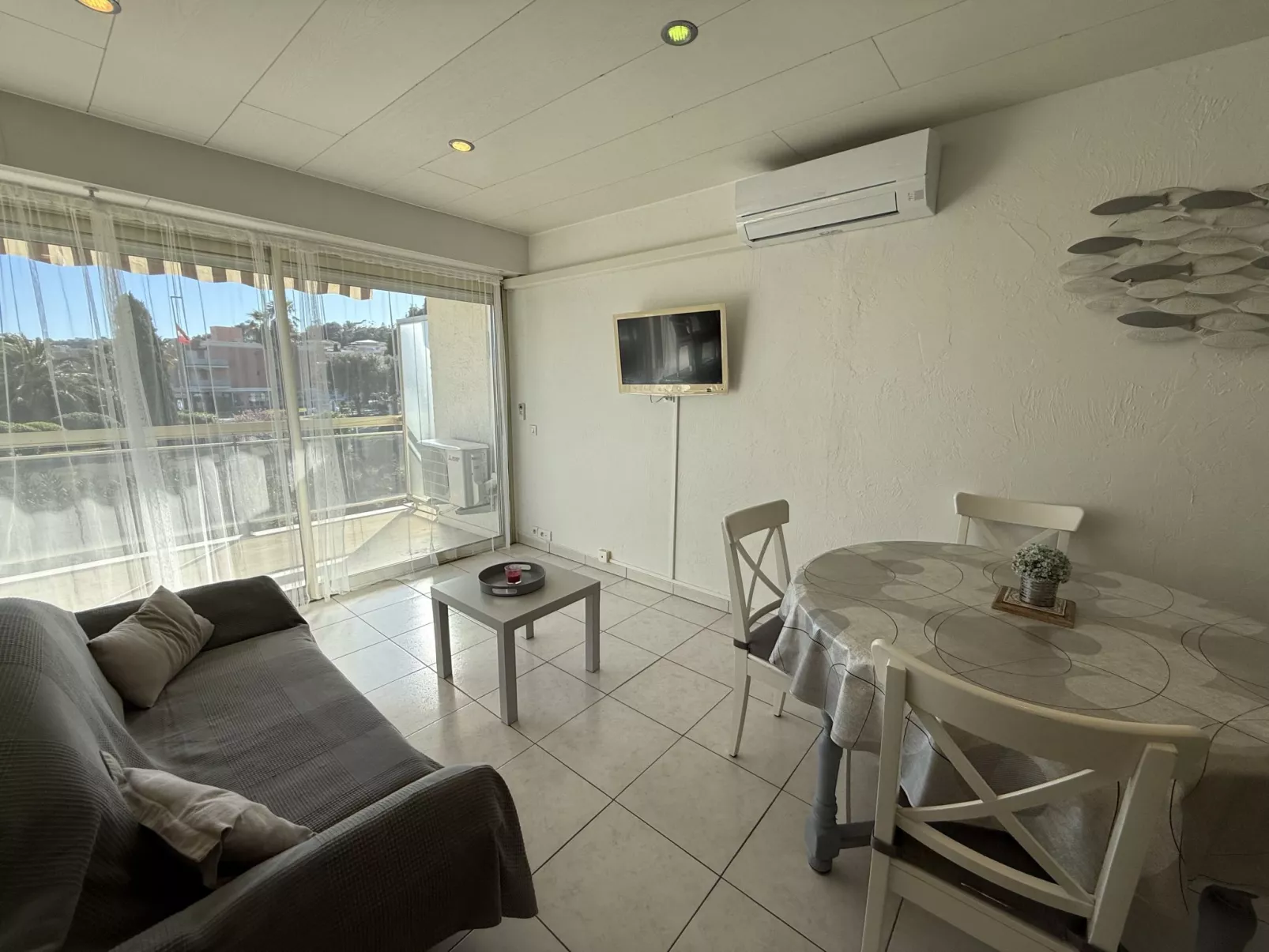 De la Plage - Inside