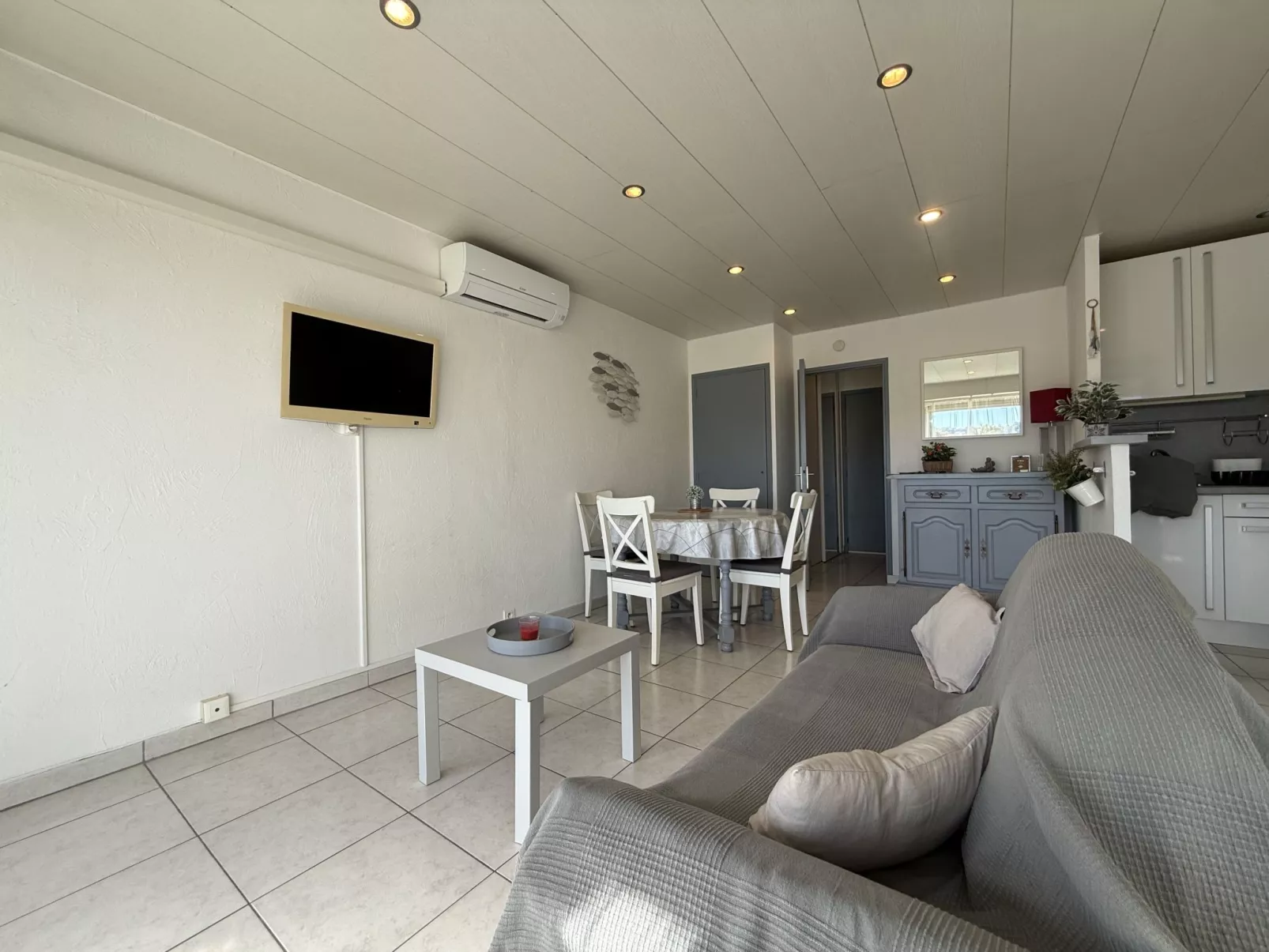 De la Plage - Inside