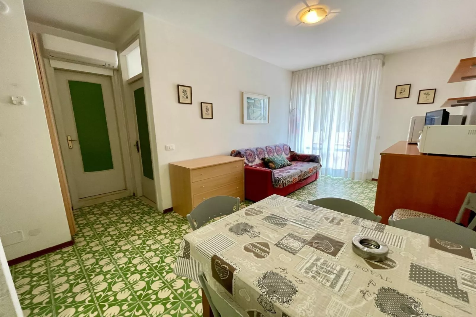 Portesin 11B - Esszimmer