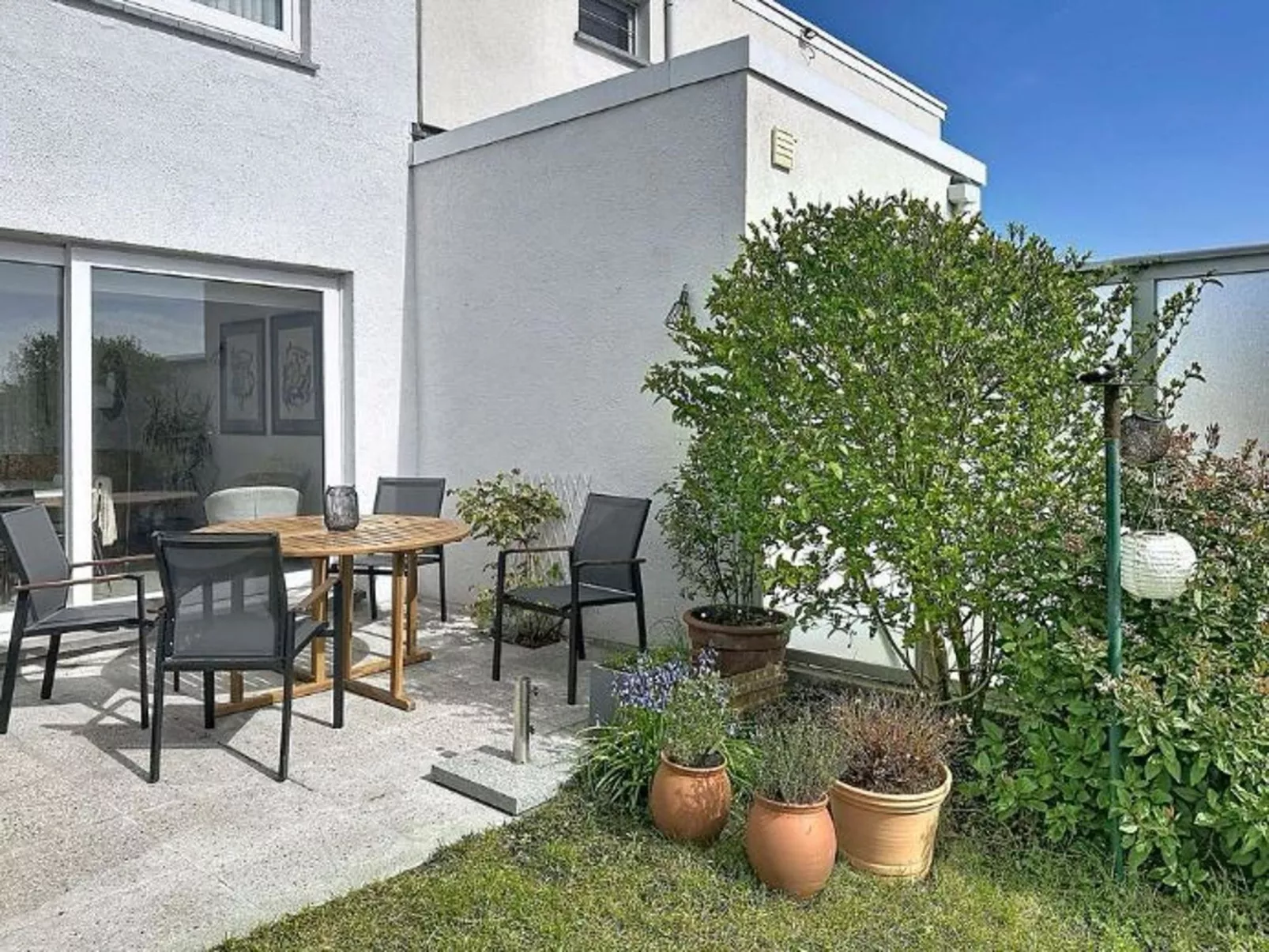 Sea-kret with garden - Outside