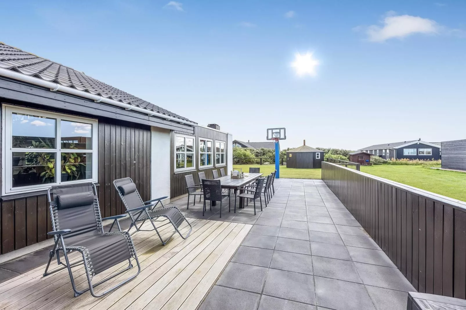 4 Sterne Ferienhaus in Løkken - Im Freien