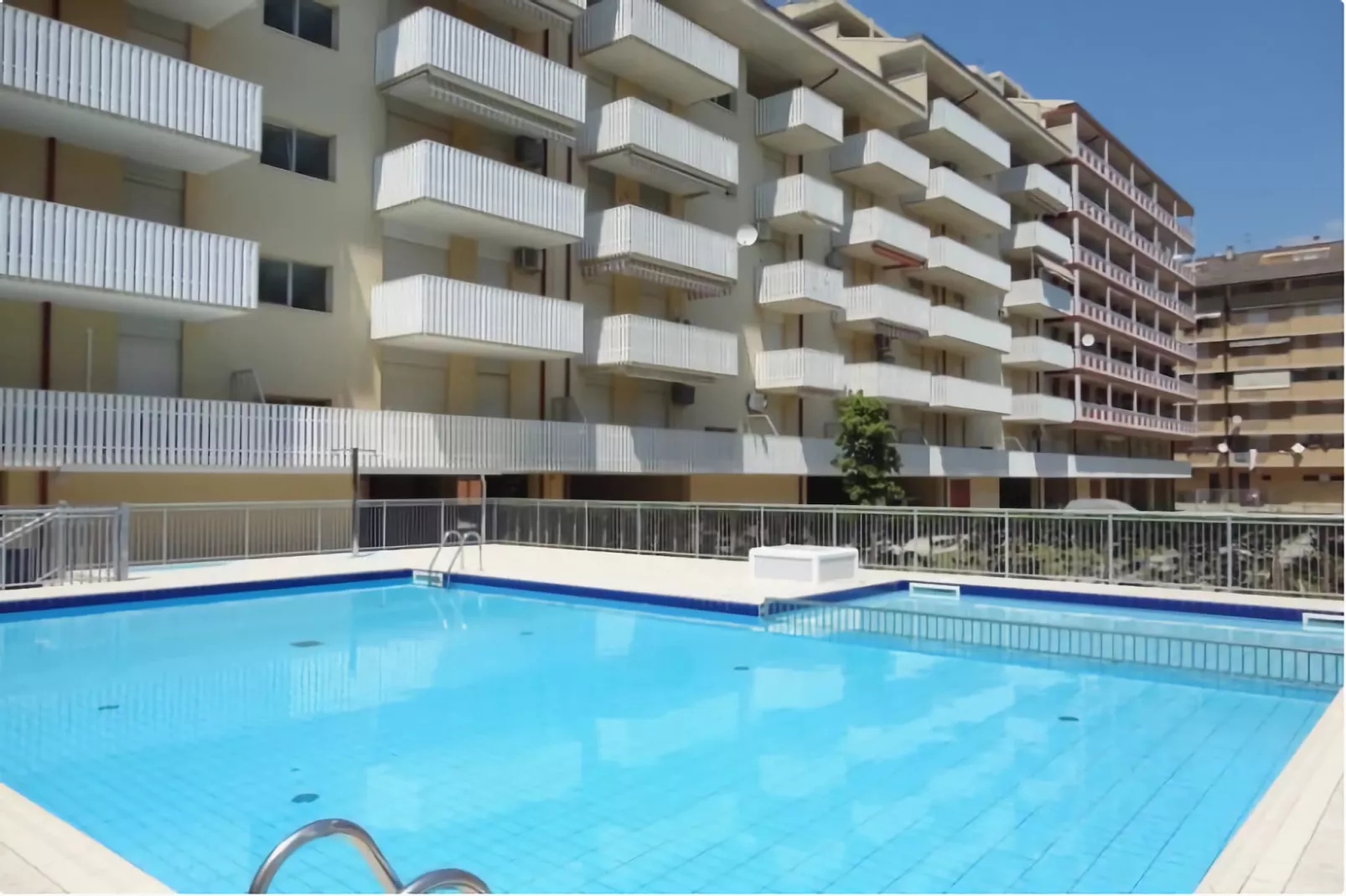Holiday 255C - Swimming pool