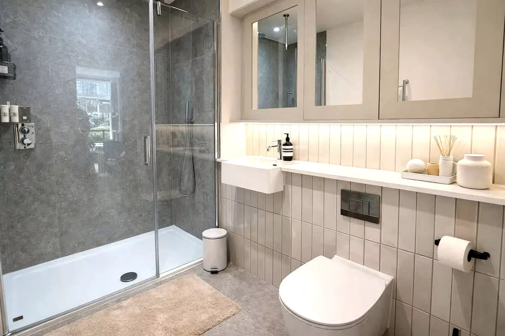 Chiswick 2 Bed - Bathroom