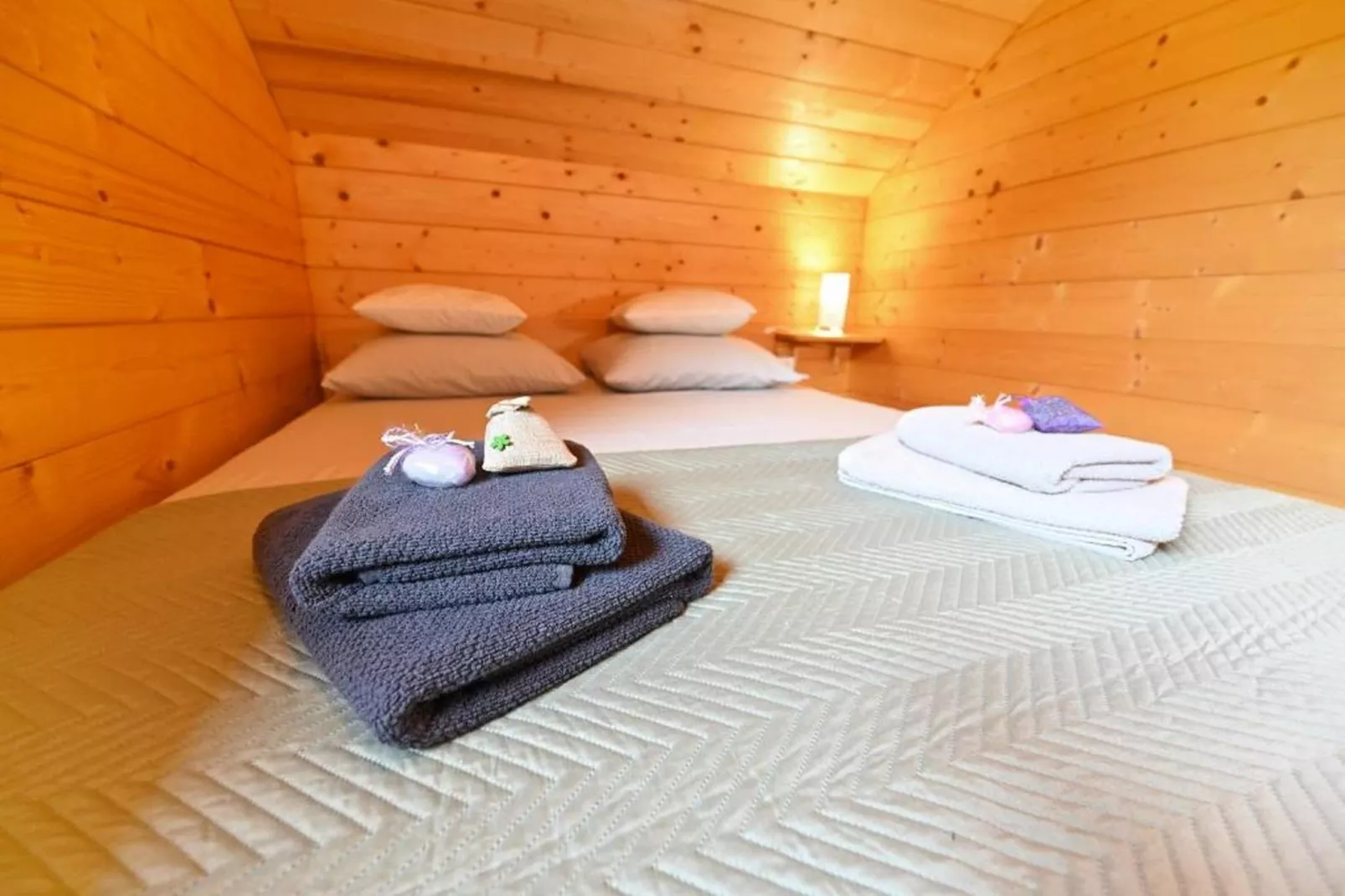 Lavanda Land - Villa Tanya Mrežnica - Three Bedroom Holiday Home with Hot Tub - Bedroom