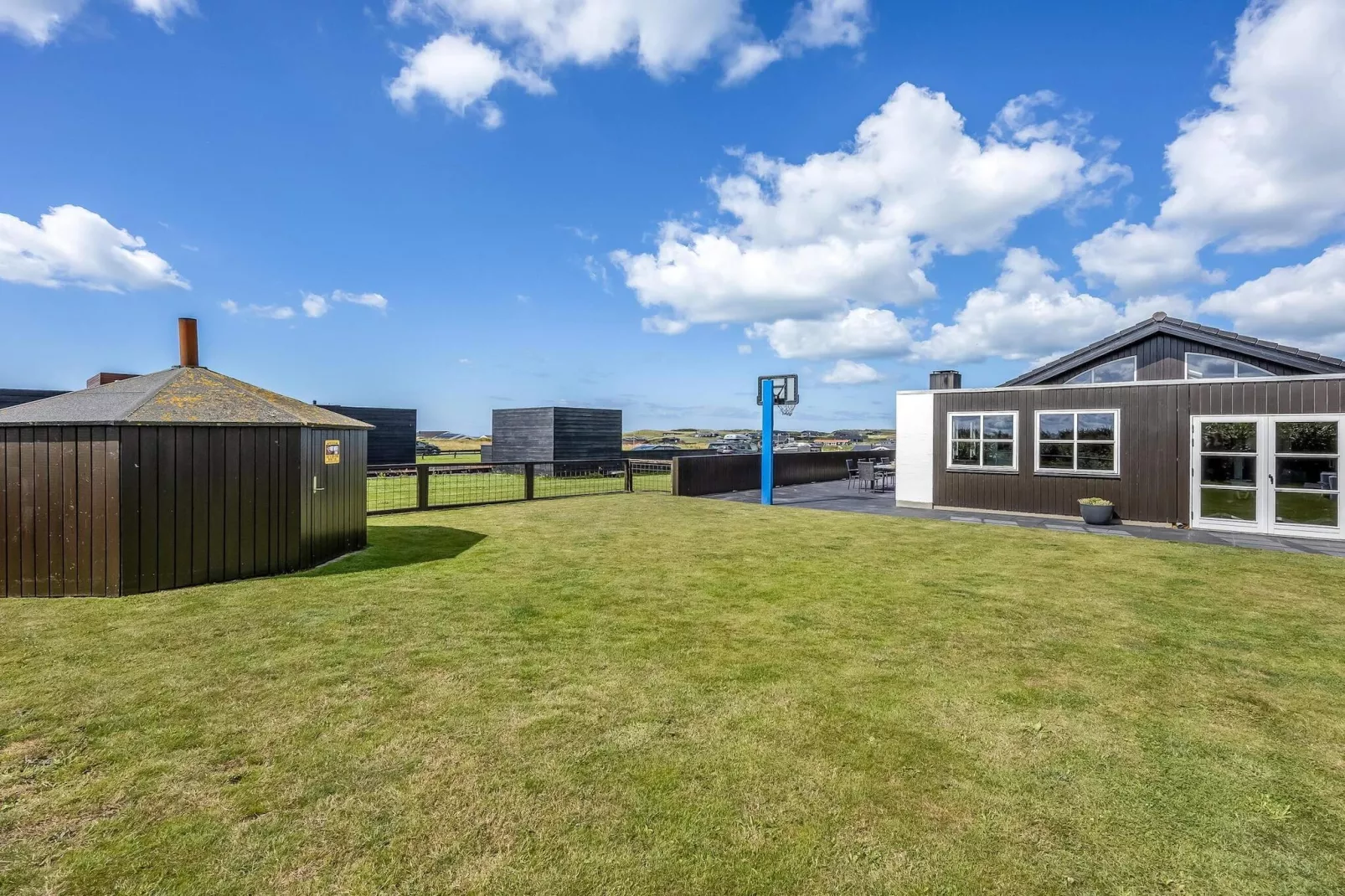 4 Sterne Ferienhaus in Løkken - Im Freien