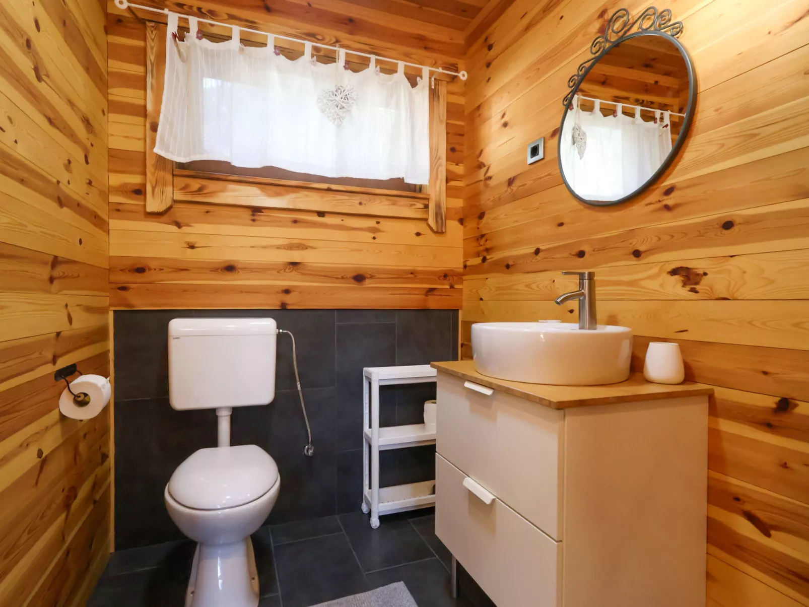 Hidden Heaven - Dedans