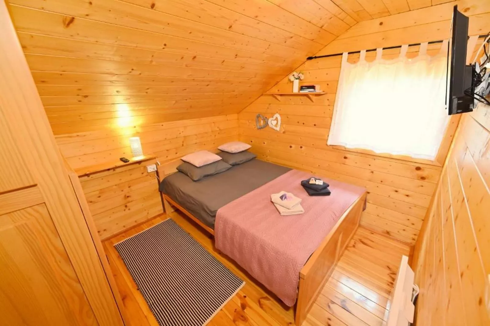 Lavanda Land - Villa Tanya Mrežnica - Three Bedroom Holiday Home with Hot Tub - Bedroom