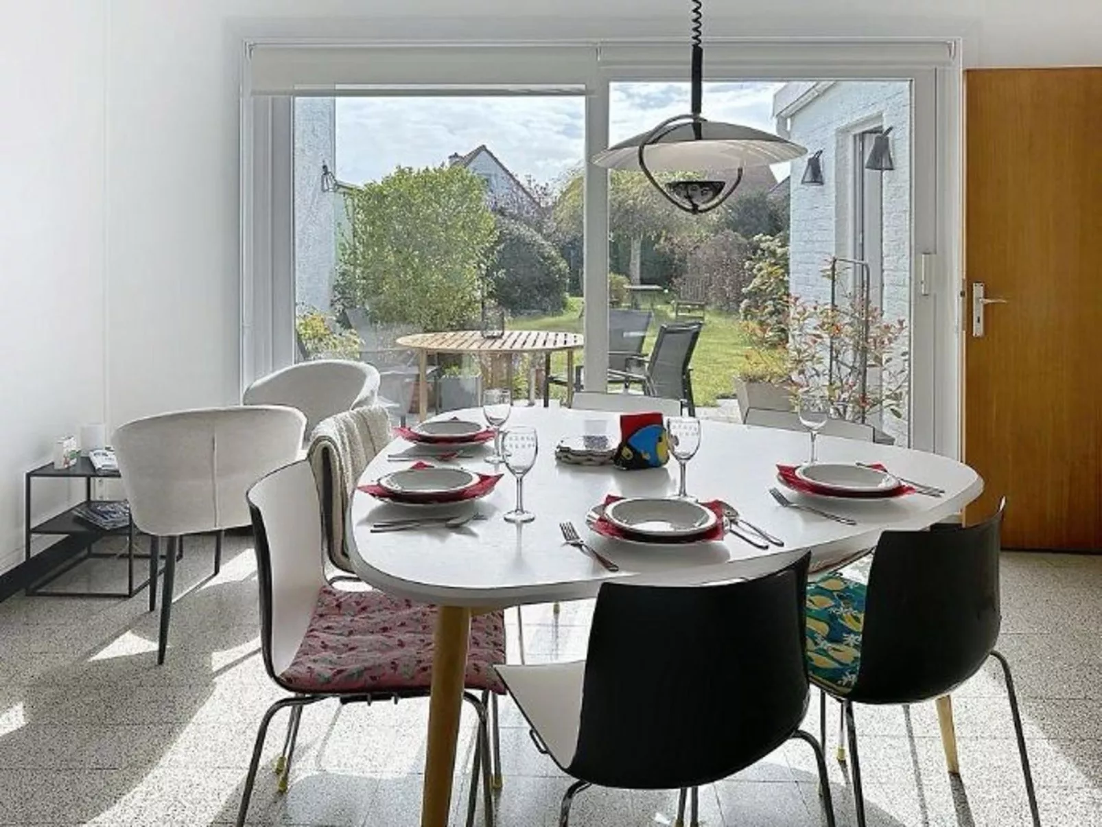 Sea-kret with garden - Inside