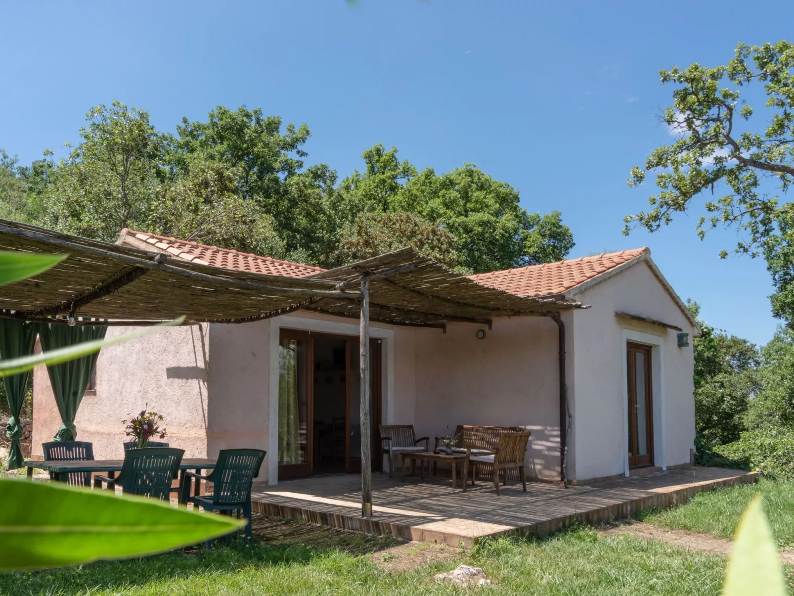 Freistehendes Landhaus mit Gemeinschaftspool - Draußen