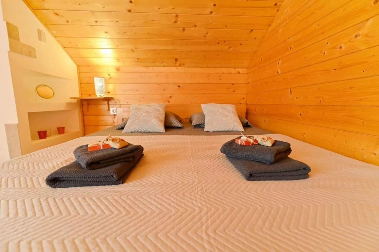 Lavanda Land - Villa Tanya Mrežnica - Three Bedroom Holiday Home with Hot Tub - Bedroom