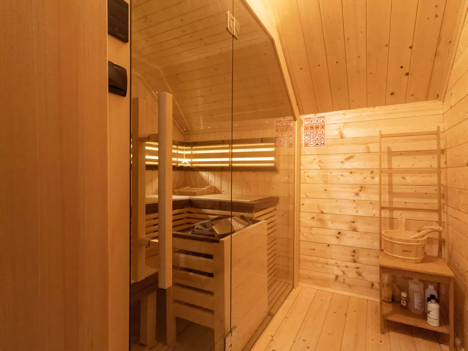 Hidden Heaven - Dedans