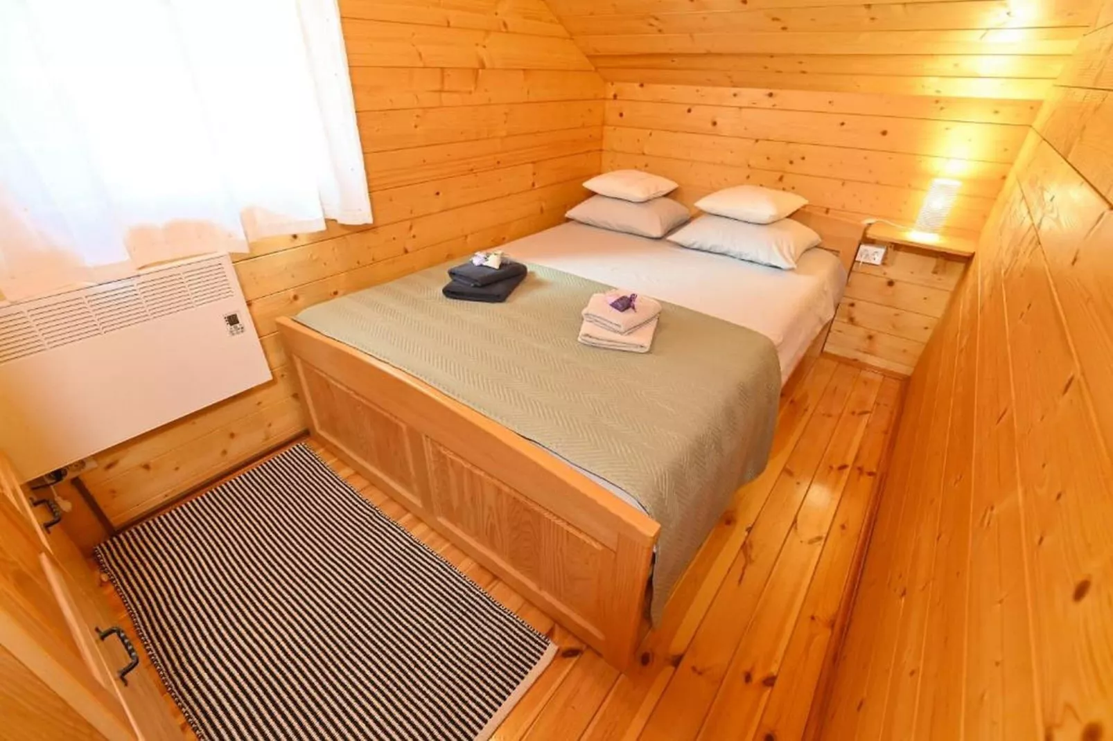 Lavanda Land - Villa Tanya Mrežnica - Three Bedroom Holiday Home with Hot Tub - Bedroom