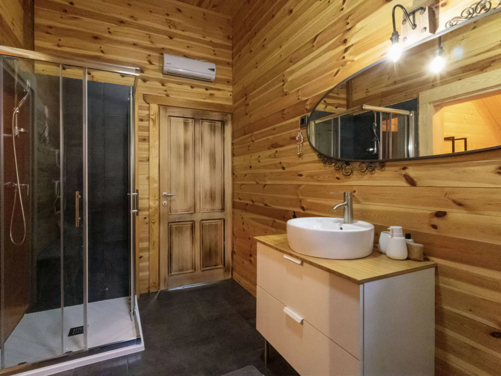 Hidden Heaven - Dedans