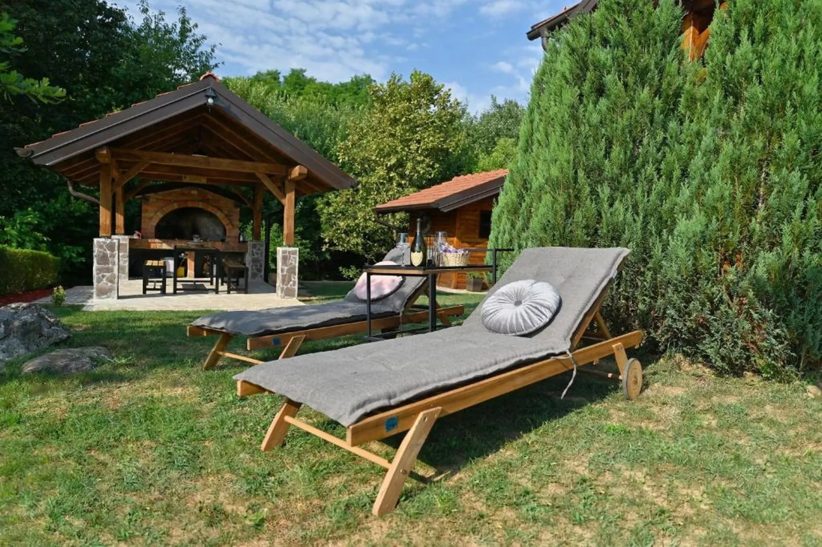 Lavanda Land - Villa Tanya Mrežnica - Three Bedroom Holiday Home with Hot Tub - Gardens in summer