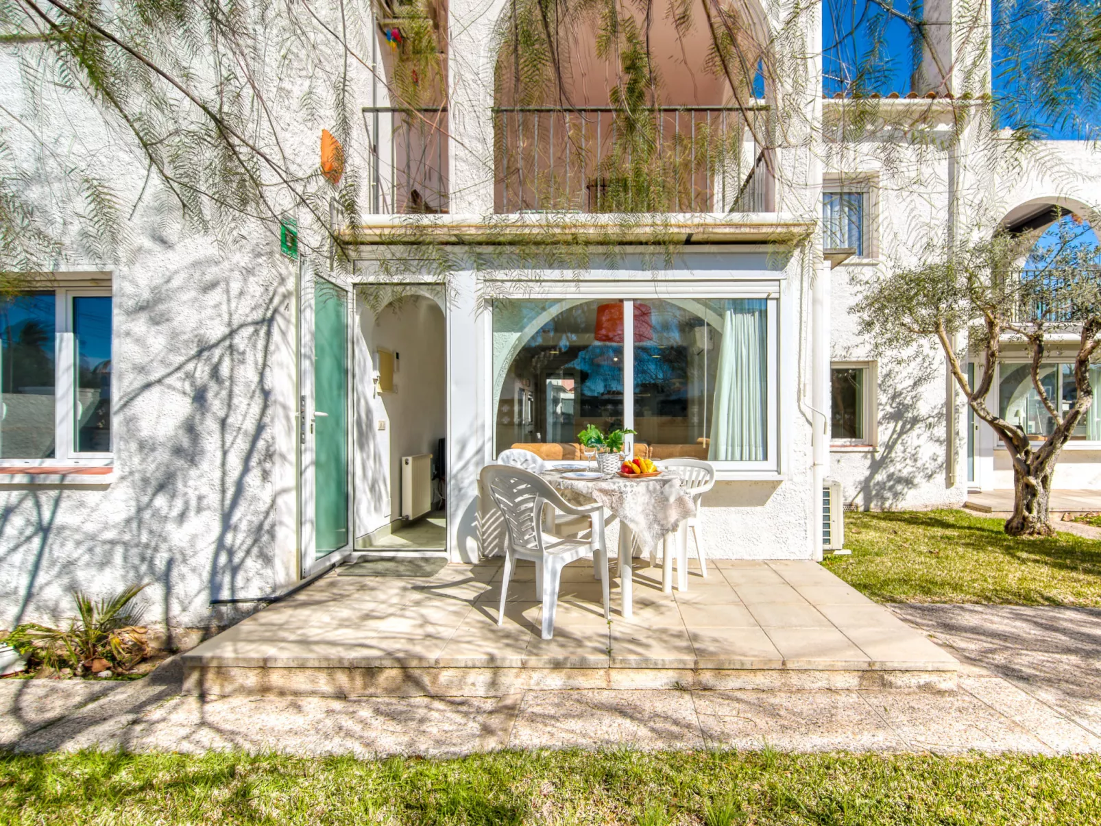 Las Palmeras - Outside