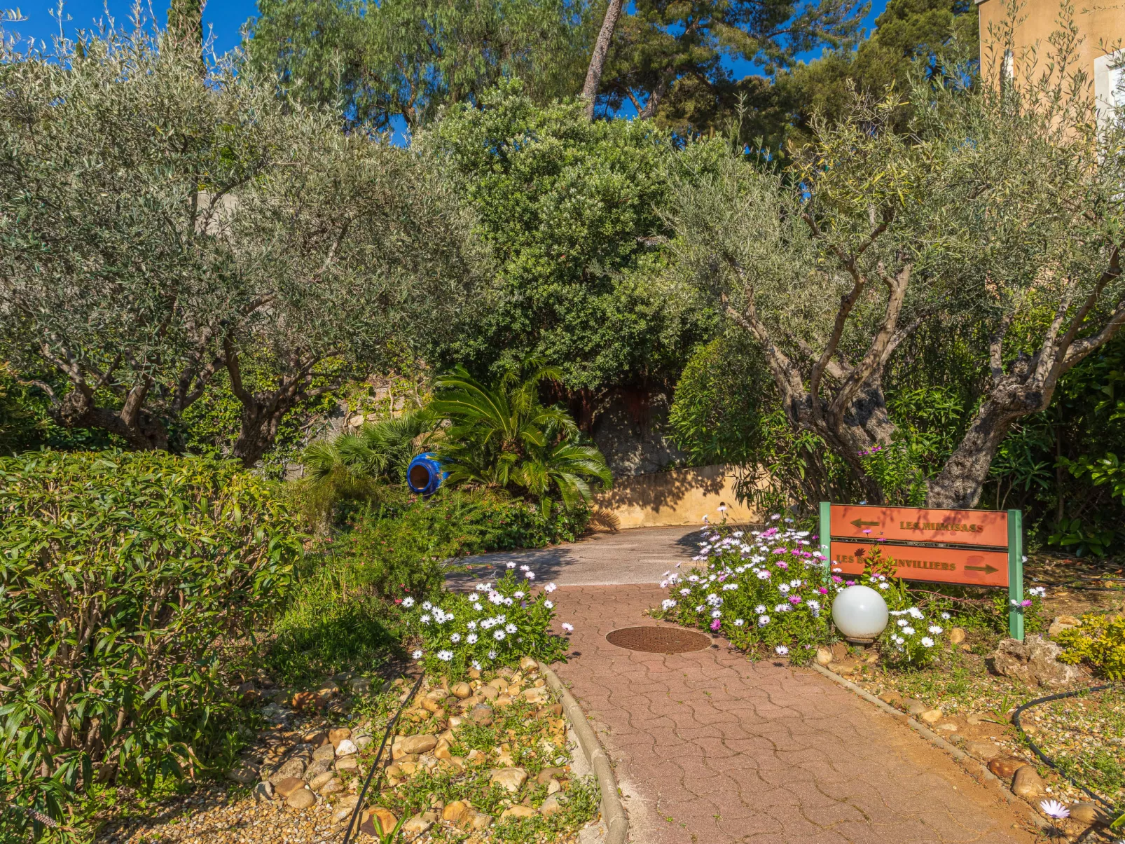 Domaine de la Luquette - Outside