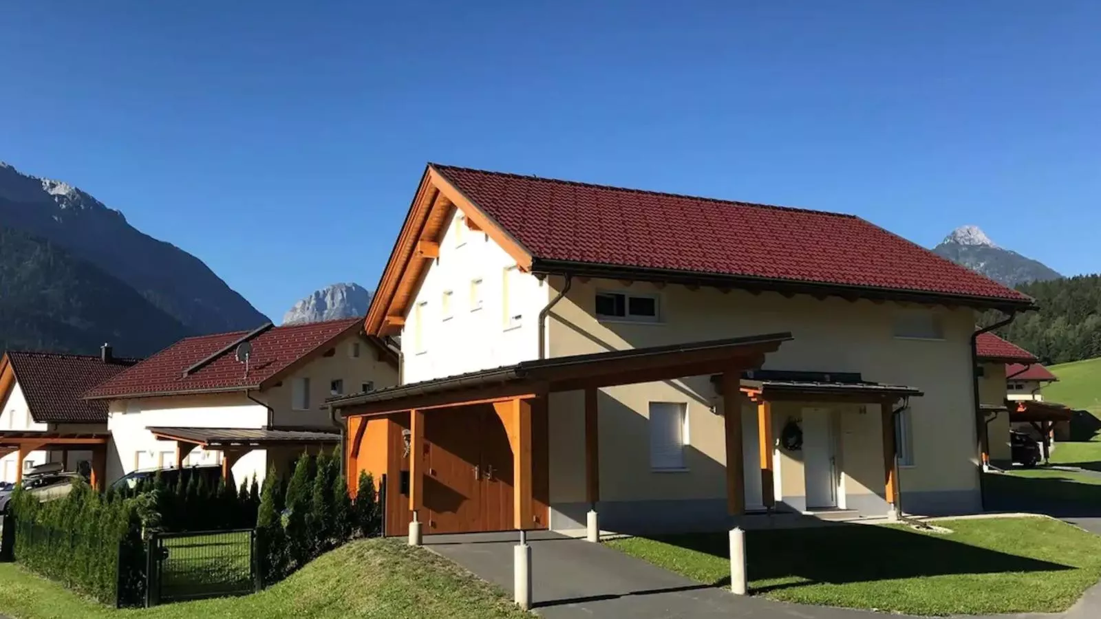 Villa Alpenrose - Exterior in summer