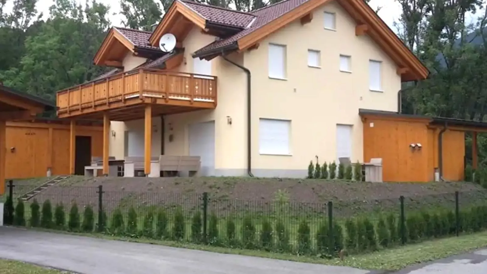 Villa Alpenrose - Exterior in summer