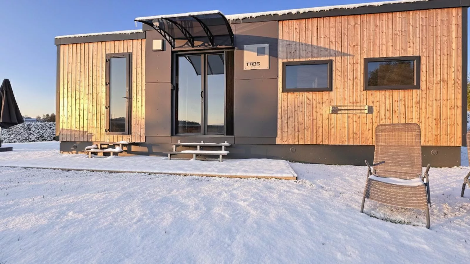 Feriendorf Seeblick - Tiny Nr 2 - Exterior in winter