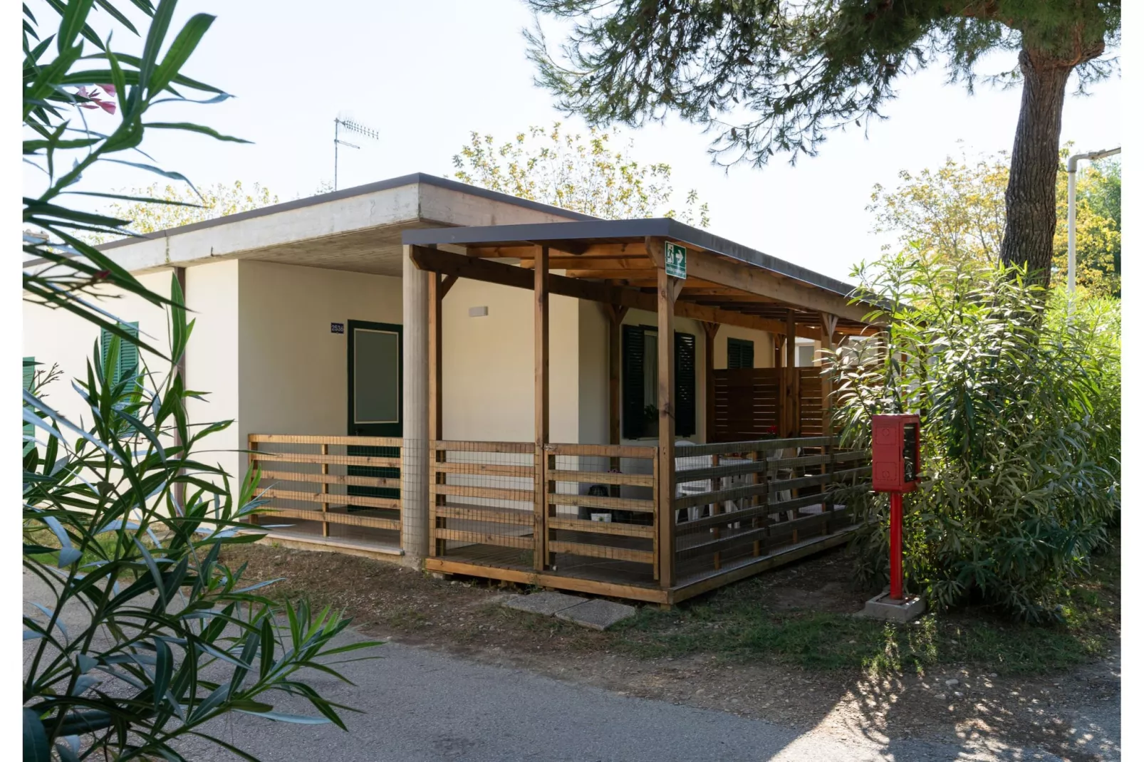 Stork Family Collection - BUNGALOW BILOCALE DOG max cap 5 pax - Außenbereich Sommer