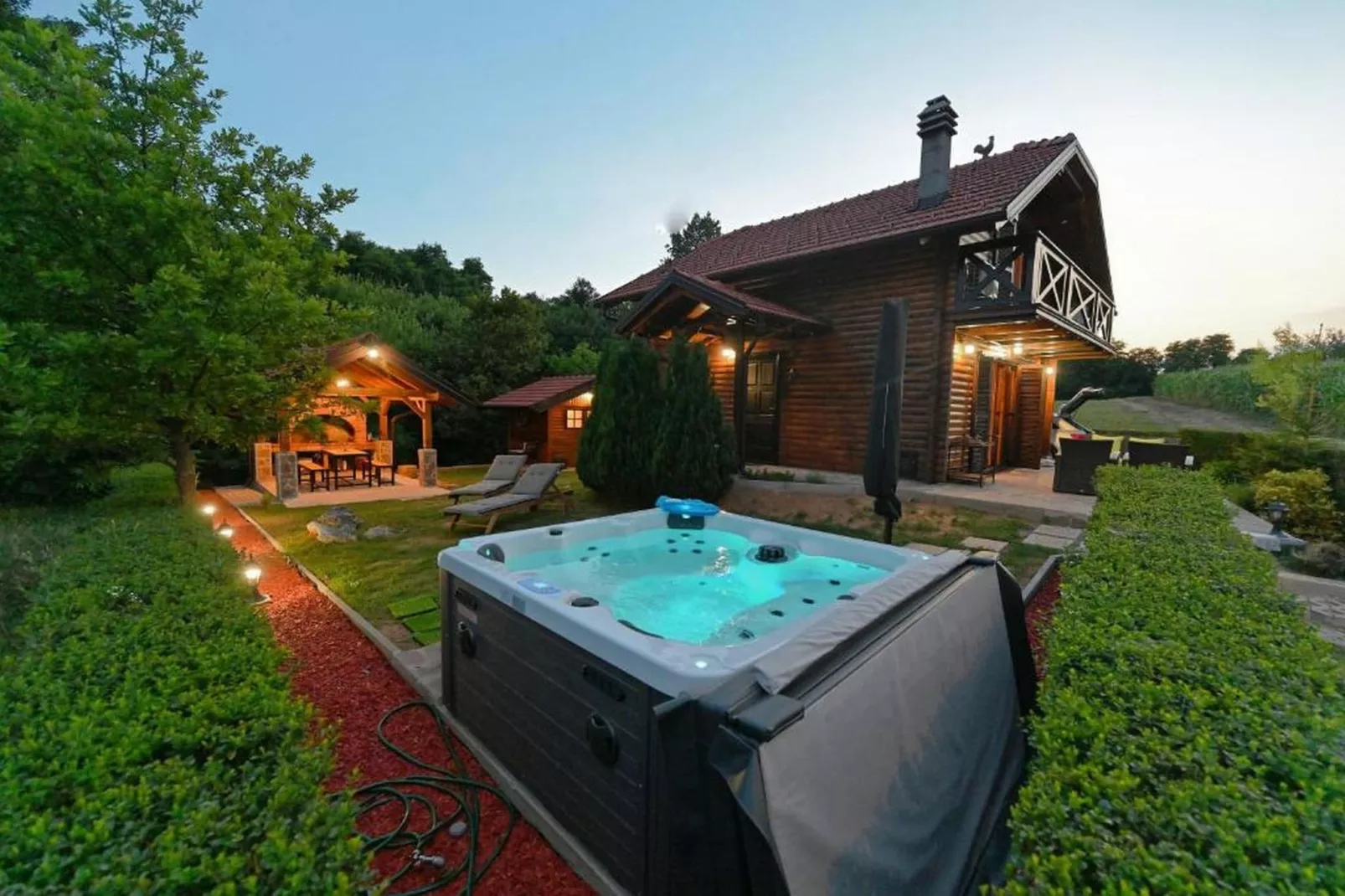Lavanda Land - Villa Tanya Mrežnica - Three Bedroom Holiday Home with Hot Tub - Outdoor
