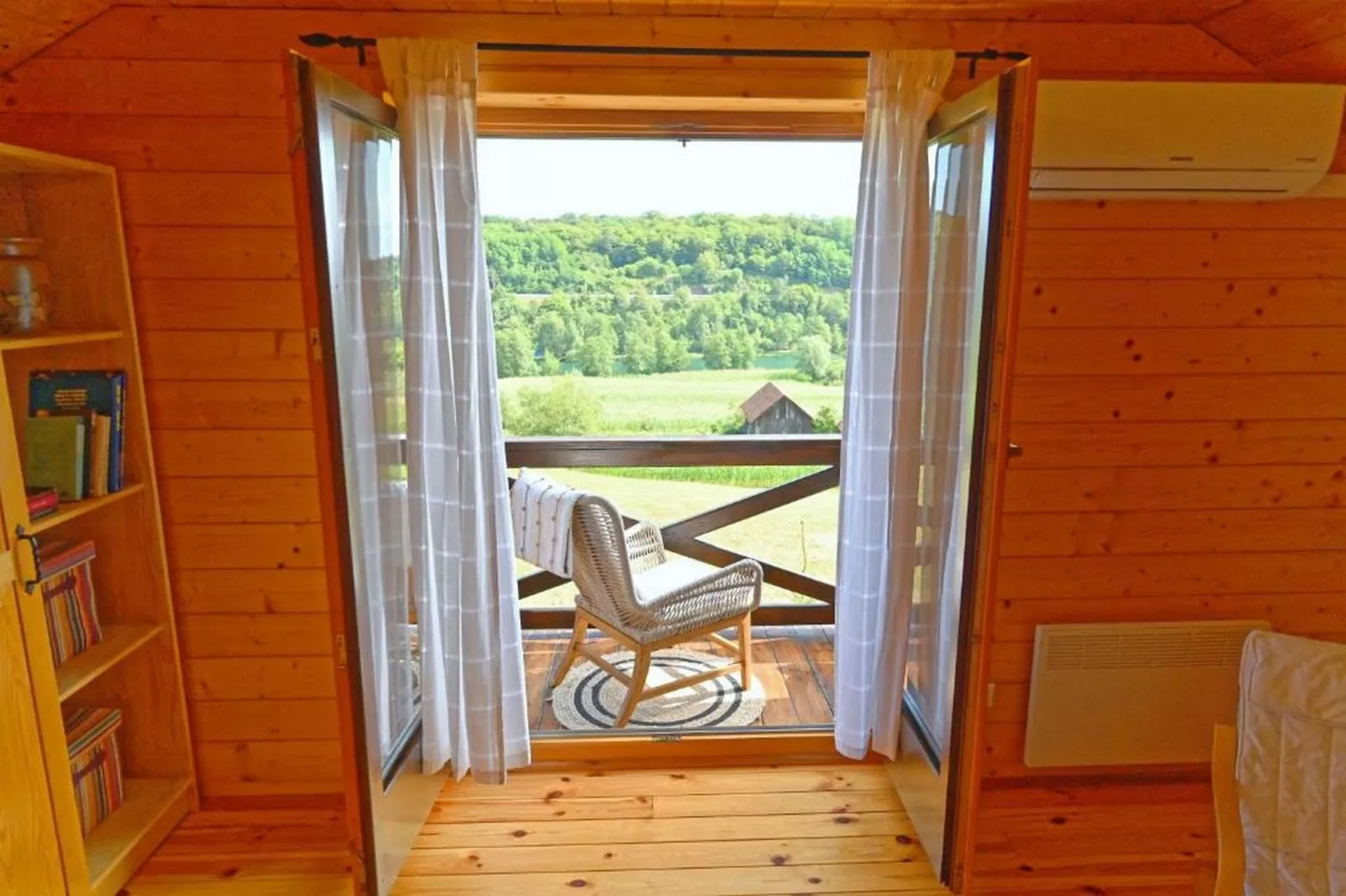 Lavanda Land - Villa Tanya Mrežnica - Three Bedroom Holiday Home with Hot Tub - Indoor