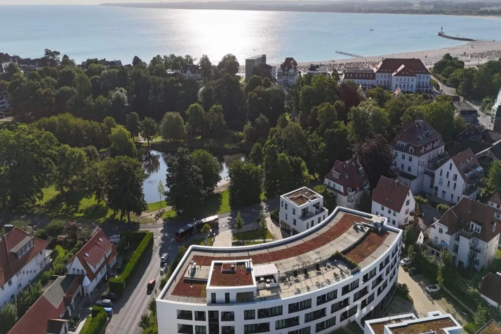 Moderner Familienstrandaufenthalt
