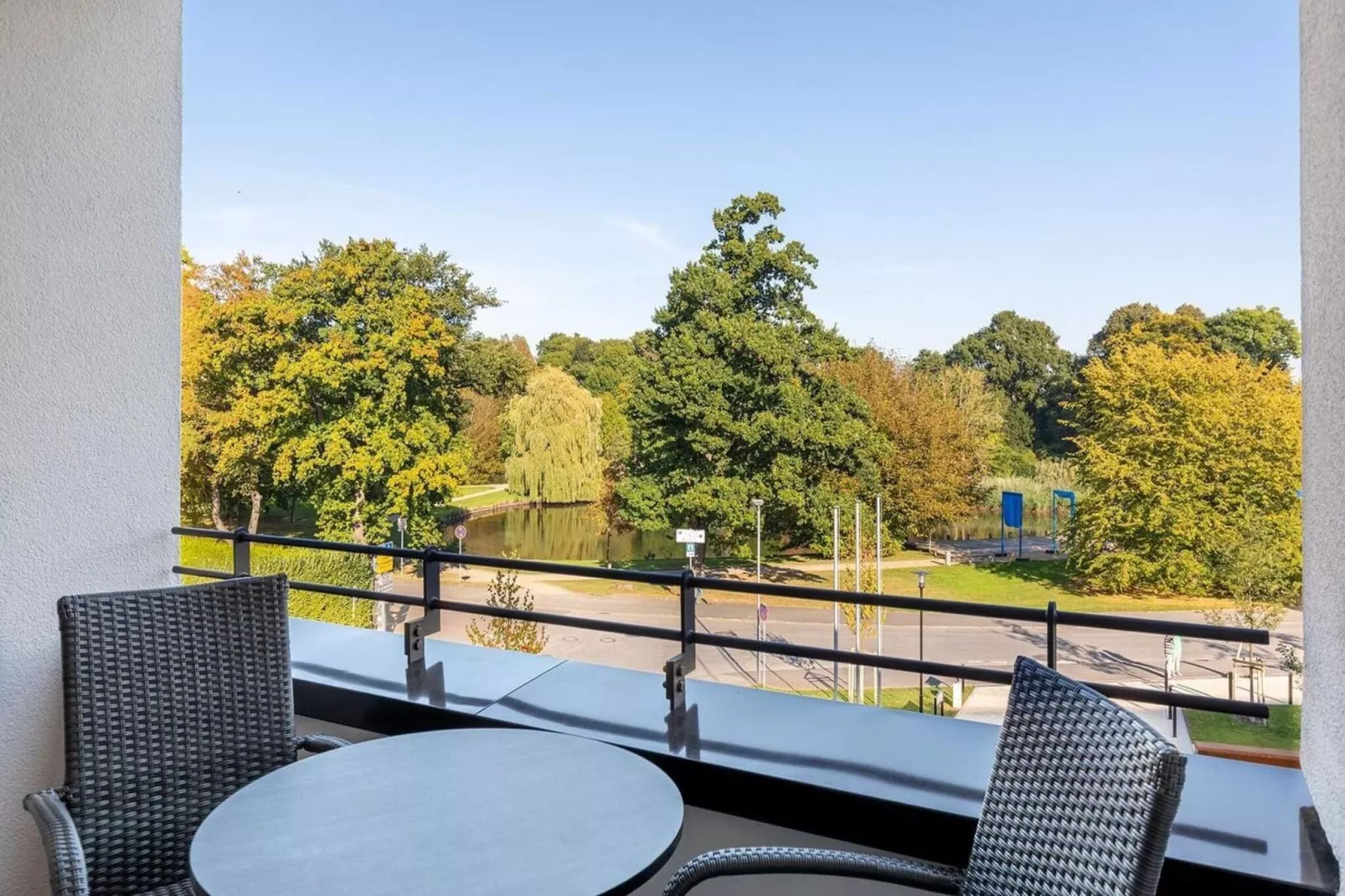 Cozy Coastal Stay with Sauna