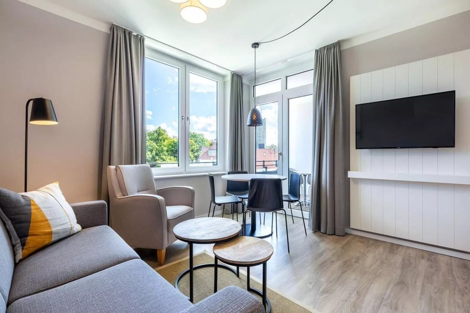 Séjour familial moderne avec balcon