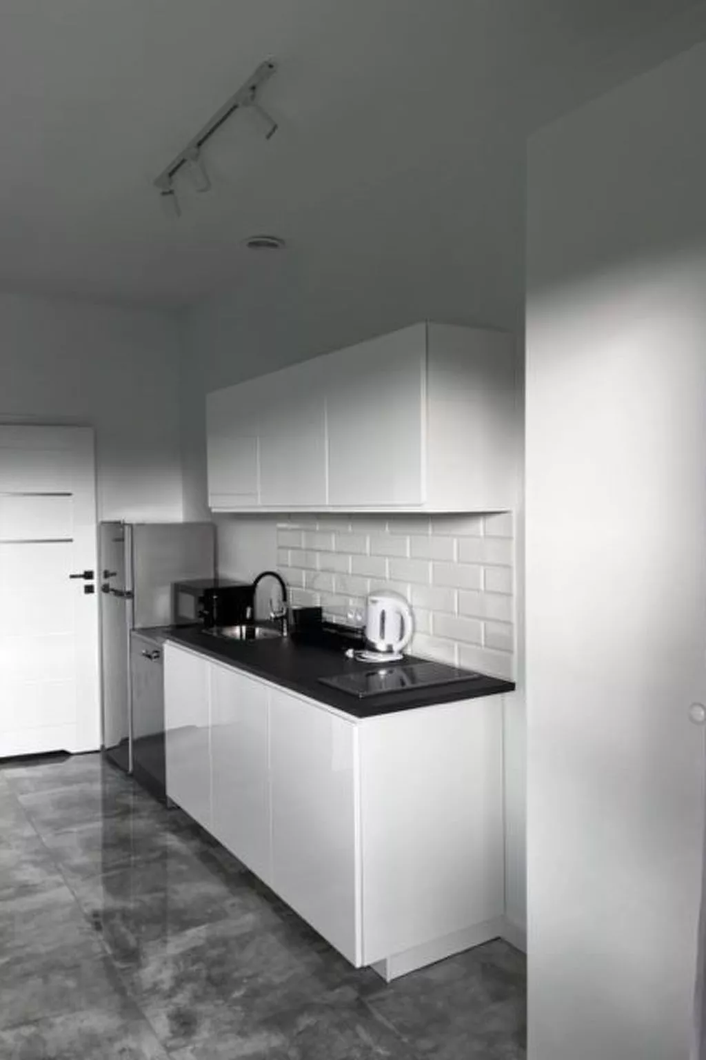 Zwei-Zimmer-Reihenhauswohnung - Dedans