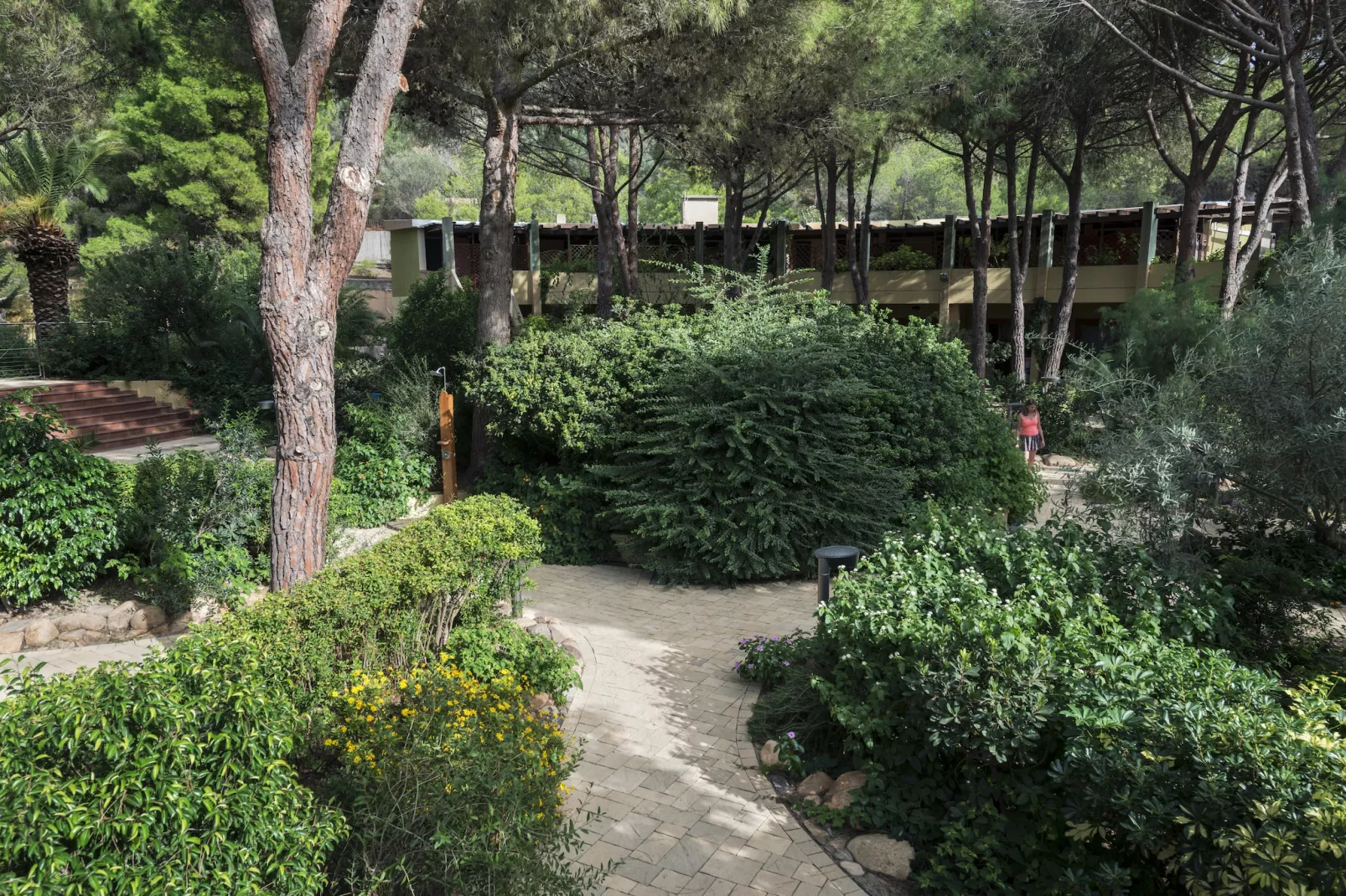 Res Abbaechelu Santa Margherita Bilo - Gardens in summer