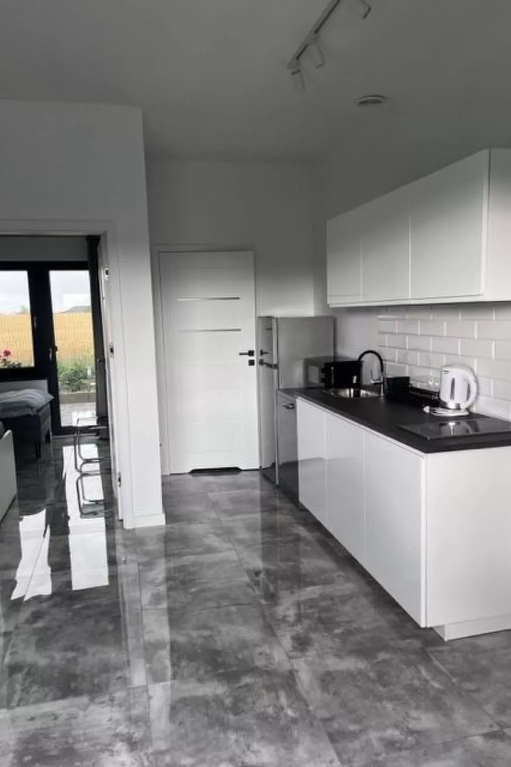 Zwei-Zimmer-Reihenhauswohnung - Dedans