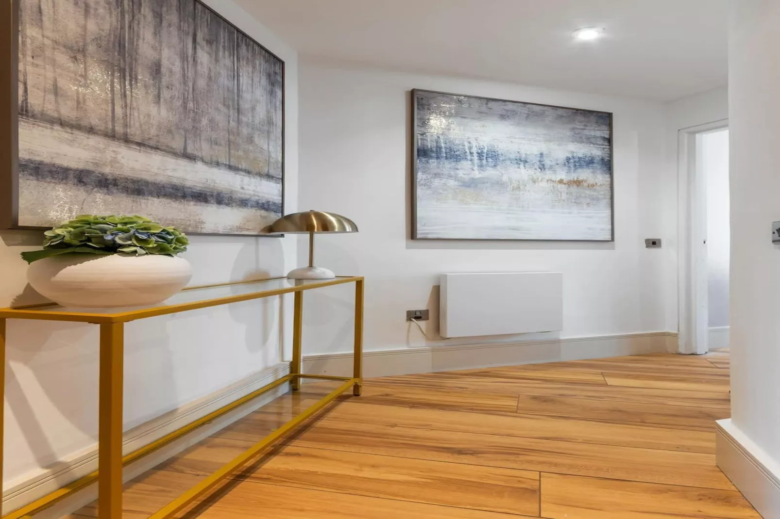 Modern 1-Bed near Fulham Broadway - Landing