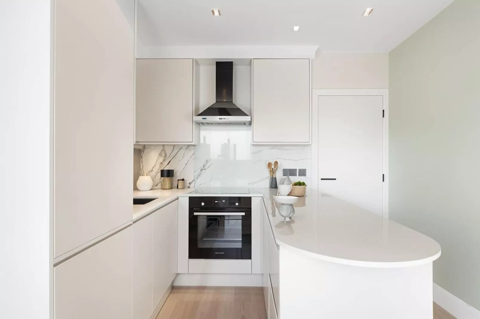 Luxury New Build 2-Bed 2-Bath  Wimbledon - Kitchen