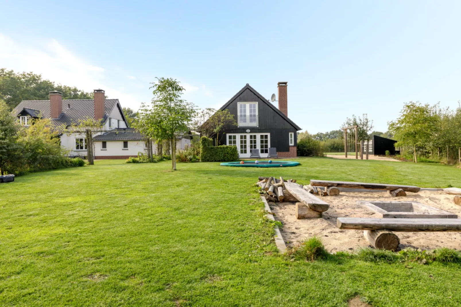 Landhuis Aalten - Exterior in summer