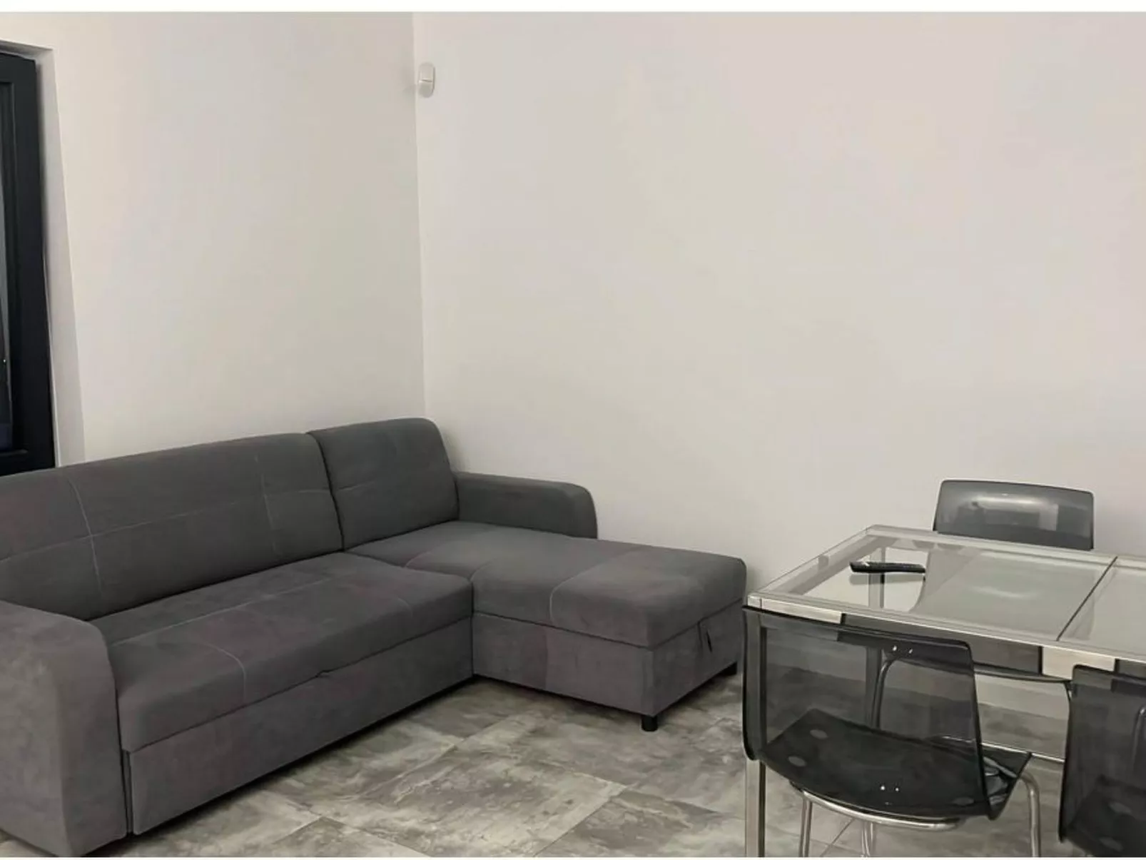 Zwei-Zimmer-Reihenhauswohnung - Dedans