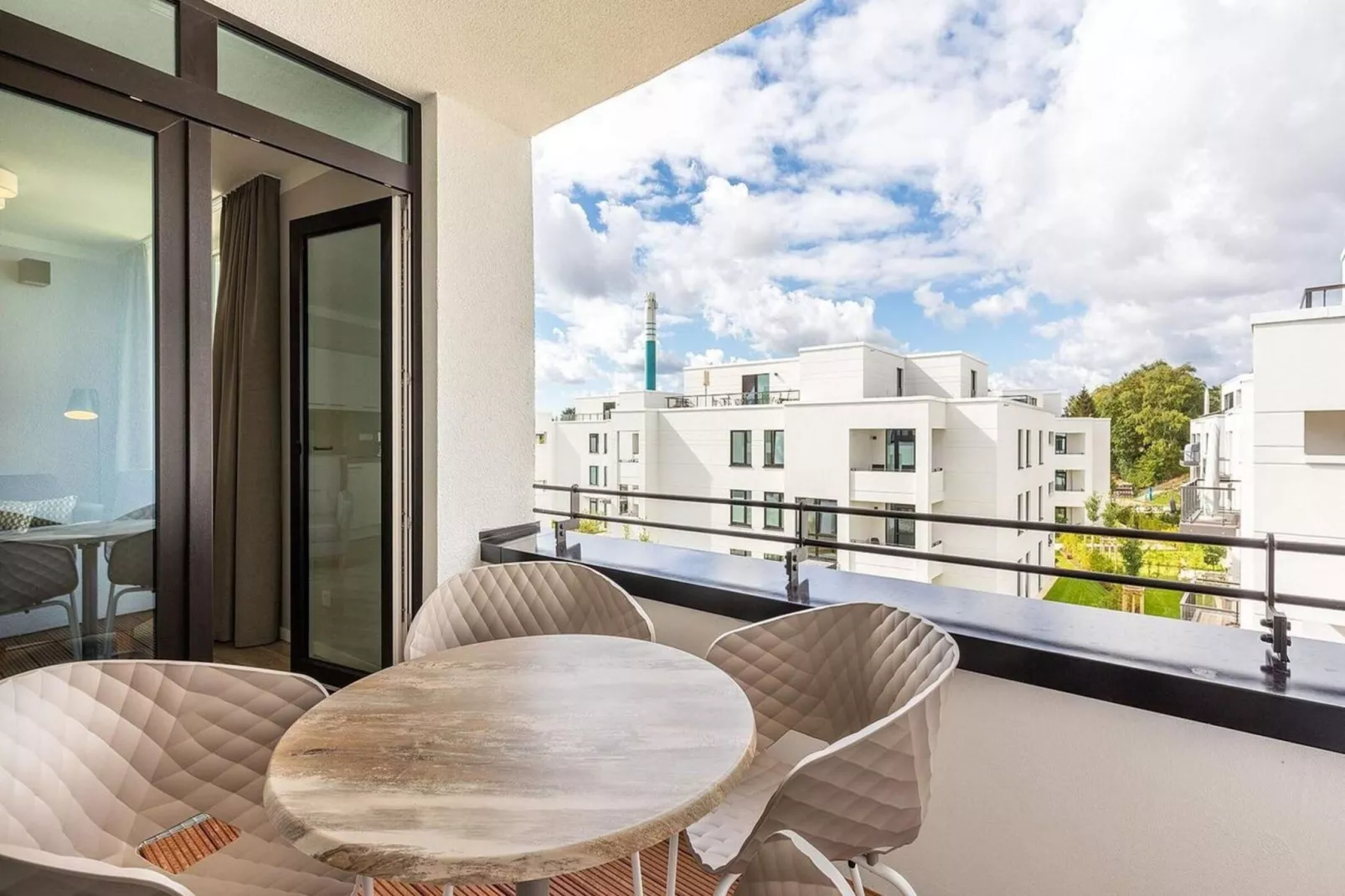 Séjour familial avec balcon dans la baie de Lübeck - Intérieur