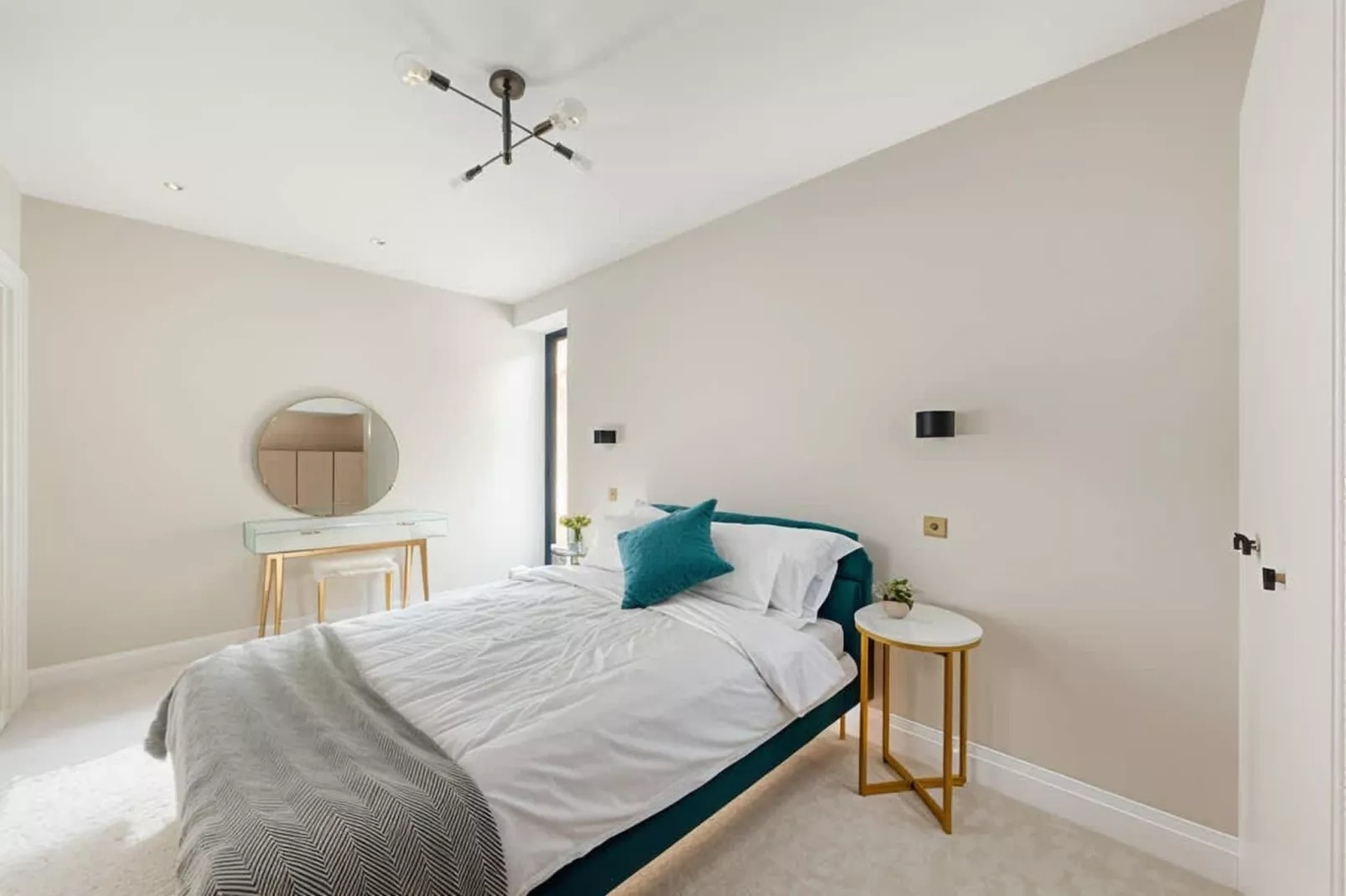 Luxury New Build 2-Bed 2-Bath  Wimbledon - Bedroom