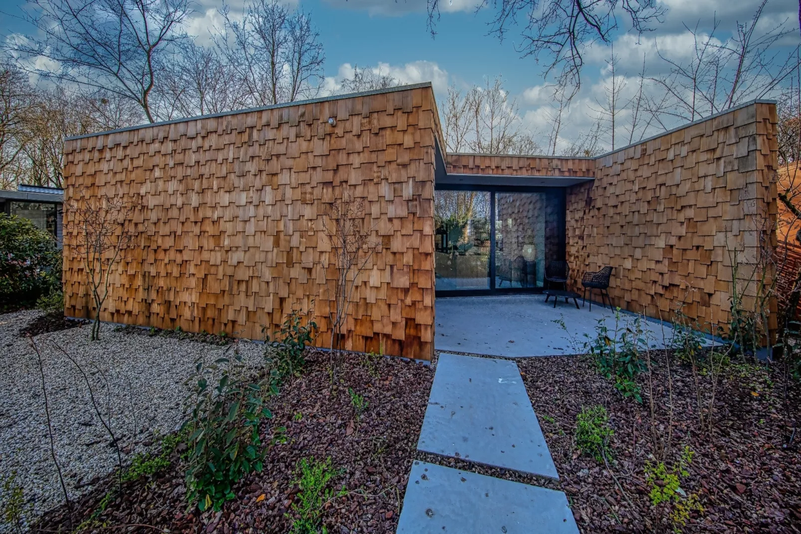 Houten Boshuis - Exterior in summer