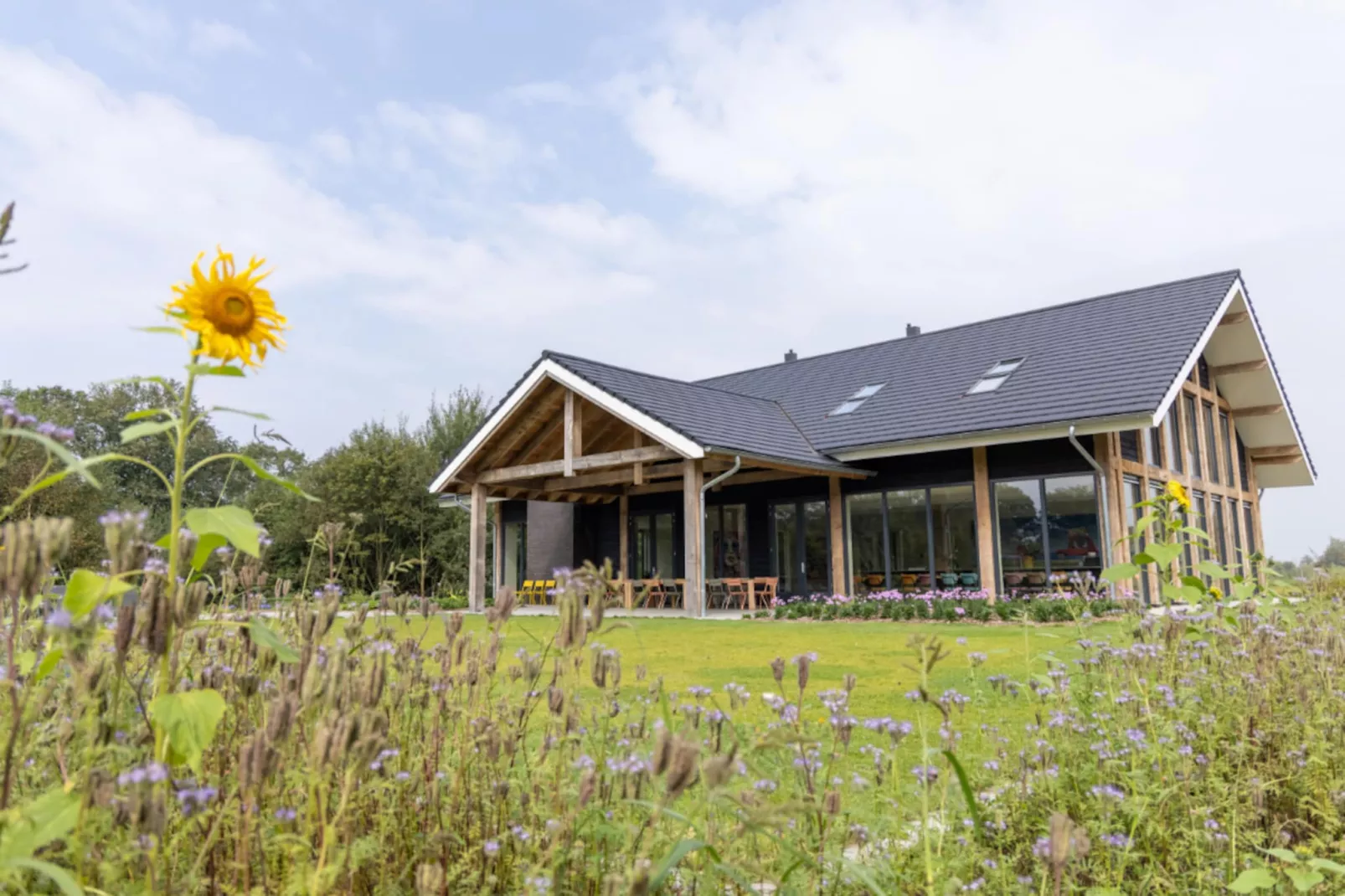 Het Heerlijcke Huis - Exterior in summer
